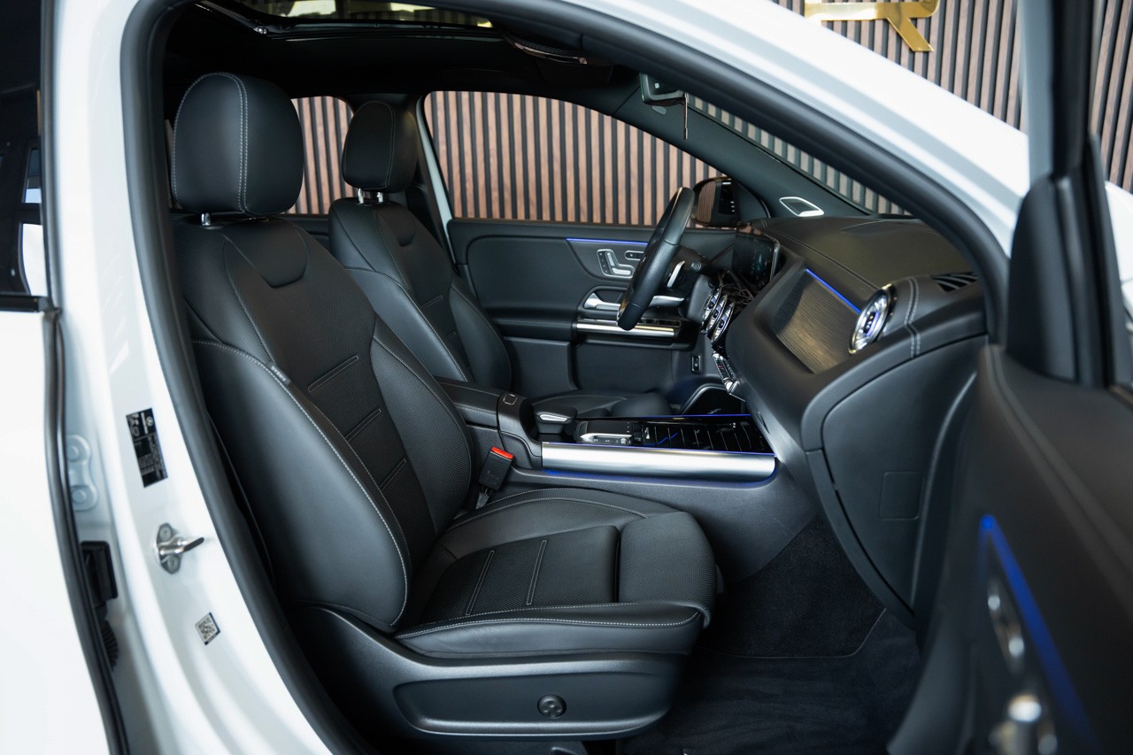 MERCEDES-BENZ GLA 250 4Matic AMG Line 8G-DCT-image-14