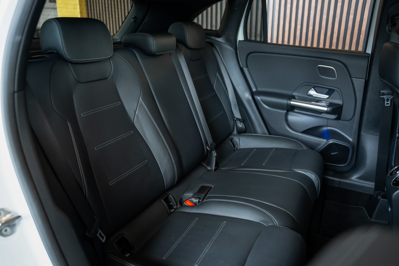 MERCEDES-BENZ GLA 250 4Matic AMG Line 8G-DCT-image-16