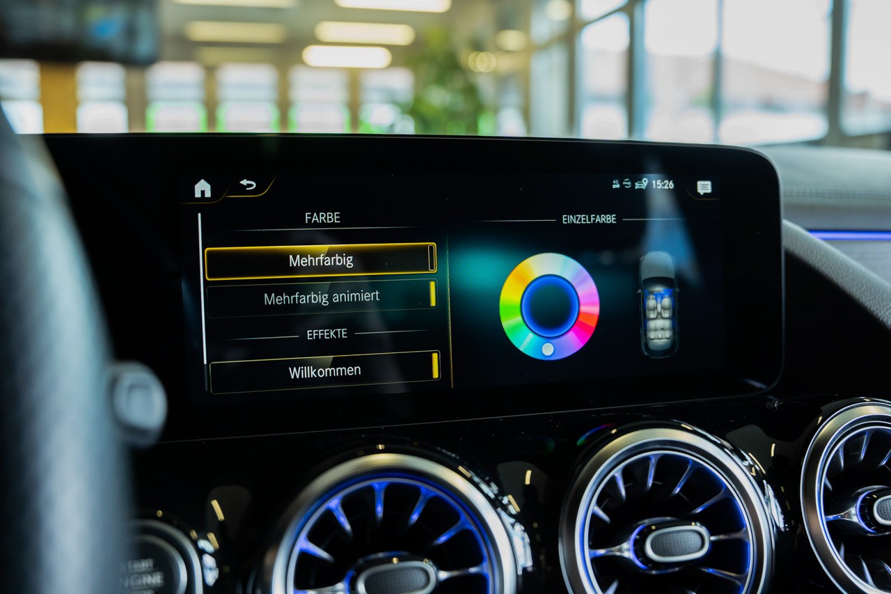 MERCEDES-BENZ GLA 250 4Matic AMG Line 8G-DCT-image-22