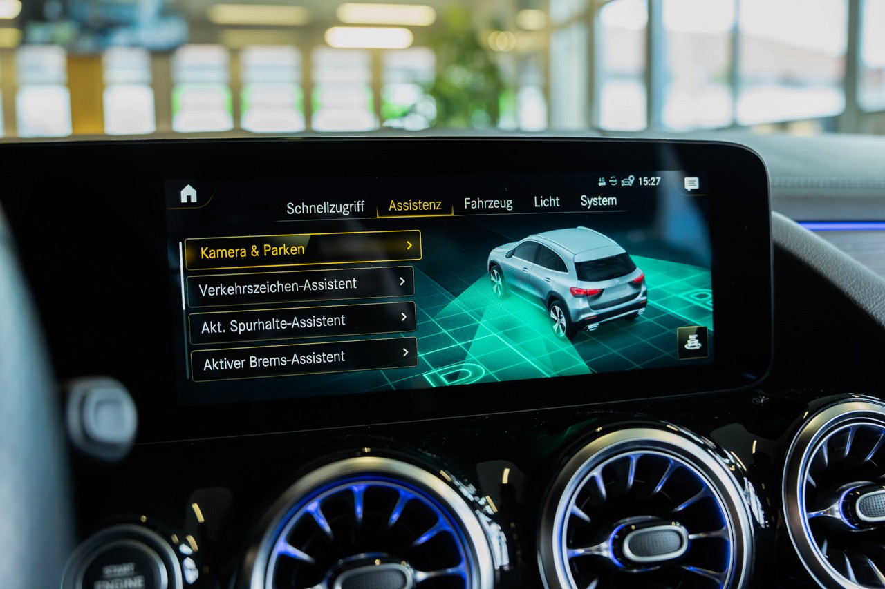 MERCEDES-BENZ GLA 250 4Matic AMG Line 8G-DCT-image-23