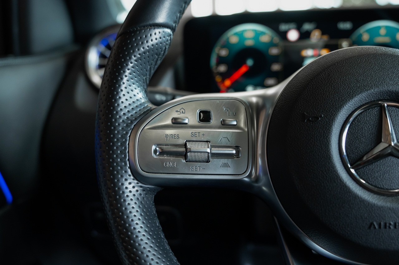 MERCEDES-BENZ GLA 250 4Matic AMG Line 8G-DCT-image-29