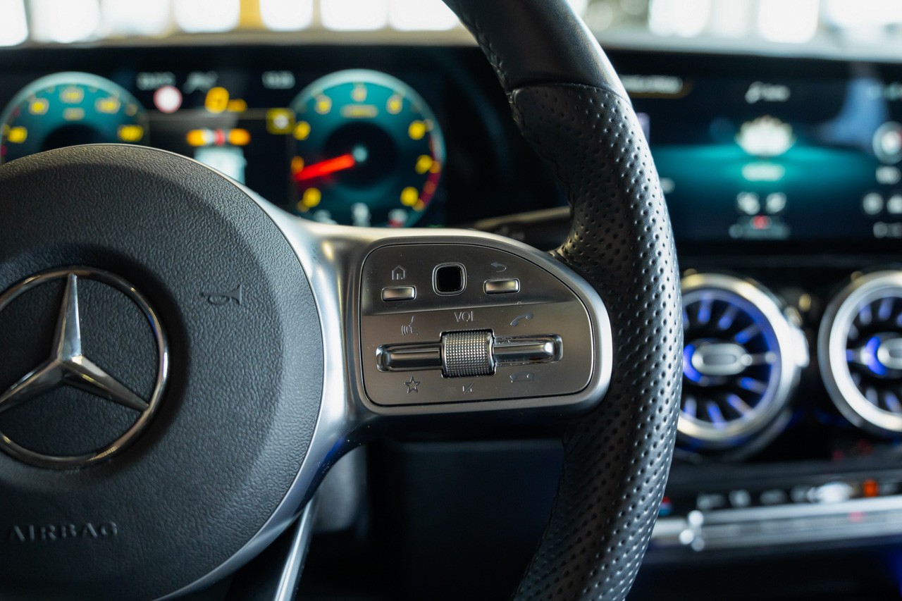 MERCEDES-BENZ GLA 250 4Matic AMG Line 8G-DCT-image-30