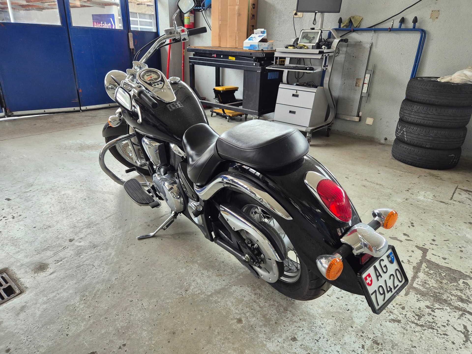 KAWASAKI VN 900 Classic-image-4