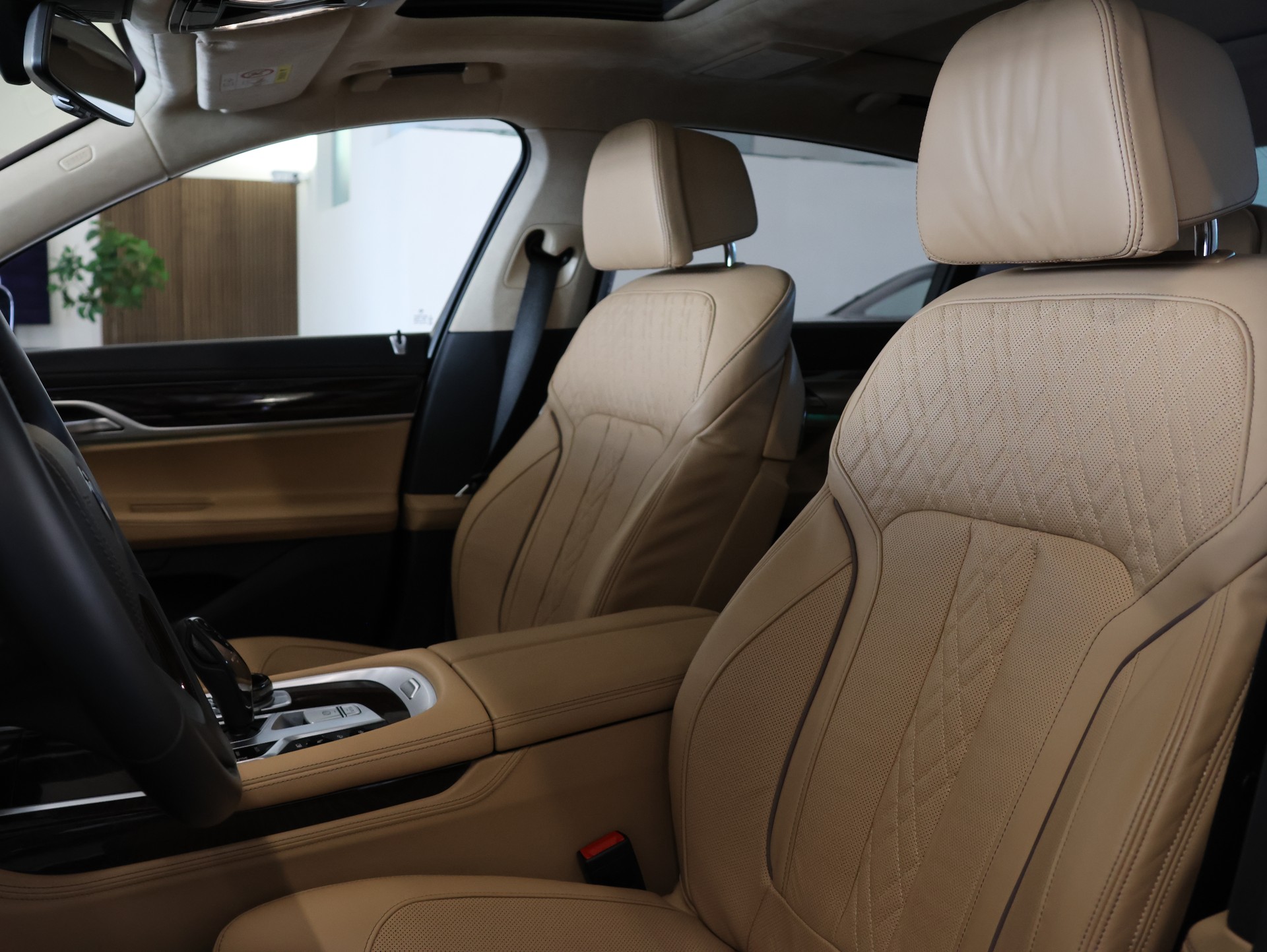 BMW 745Le xDrive Steptronic *MASSAGESITZE* *BOWERS & WILKINS DIAMONDS* *SKY LOUNGE*-image-16