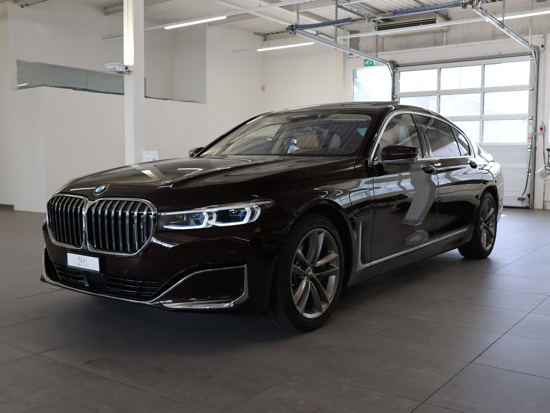 BMW 745Le xDrive Steptronic *MASSAGESITZE* *BOWERS & WILKINS DIAMONDS* *SKY LOUNGE*-showroom-element-3