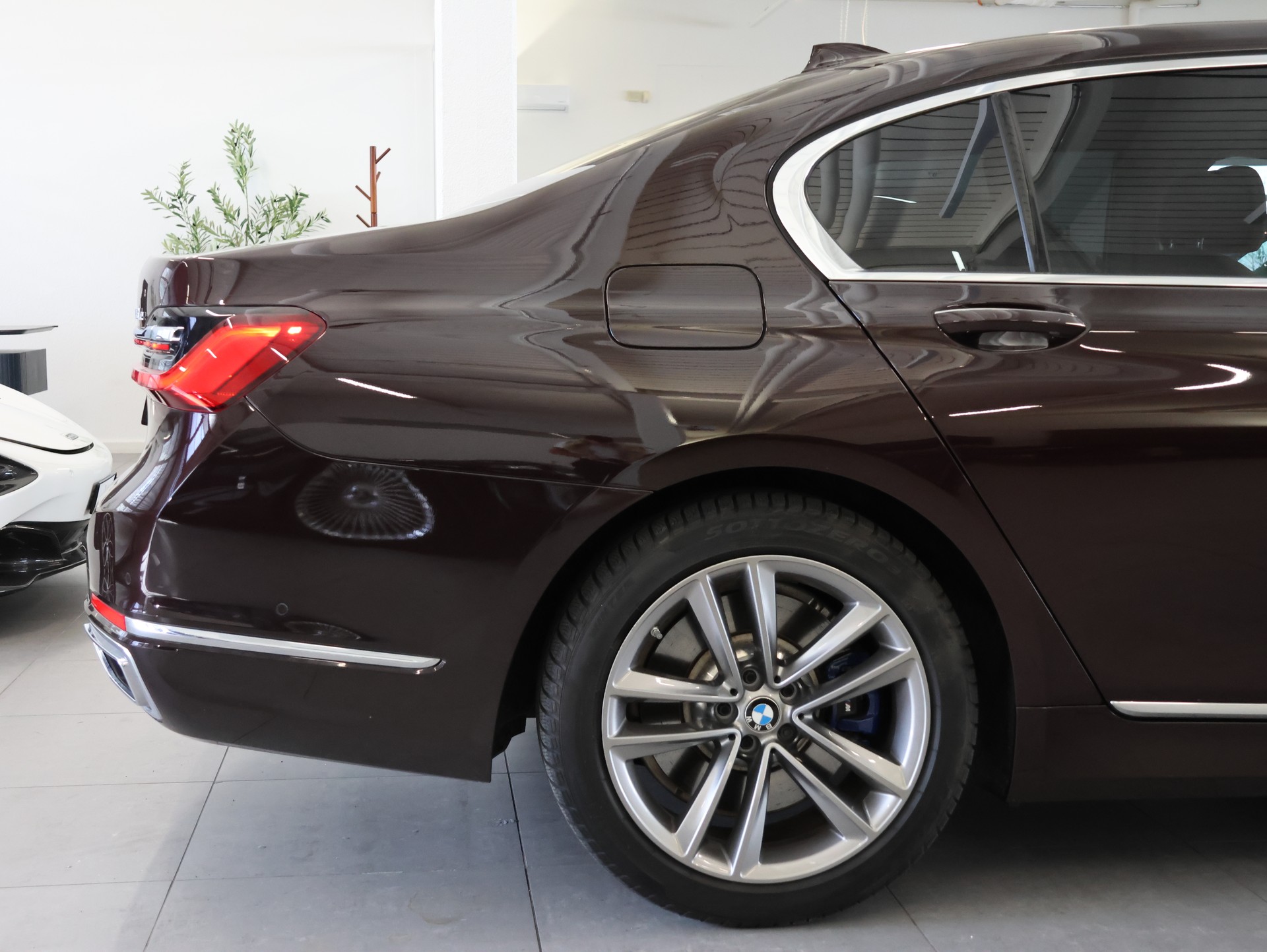 BMW 745Le xDrive Steptronic *MASSAGESITZE* *BOWERS & WILKINS DIAMONDS* *SKY LOUNGE*-image-12