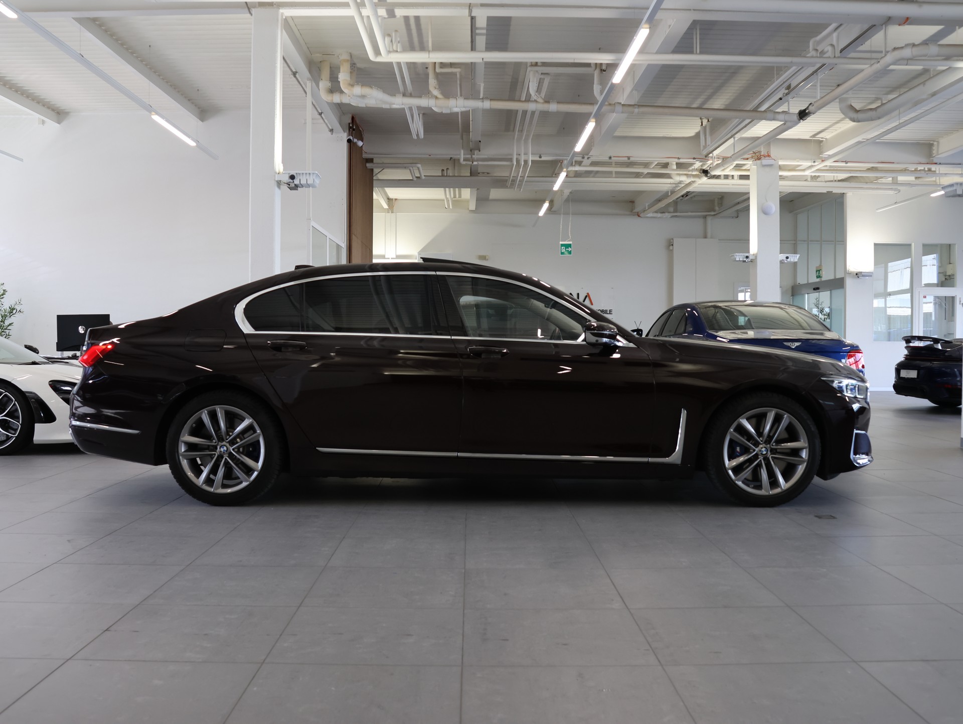 BMW 745Le xDrive Steptronic *MASSAGESITZE* *BOWERS & WILKINS DIAMONDS* *SKY LOUNGE*-image-6