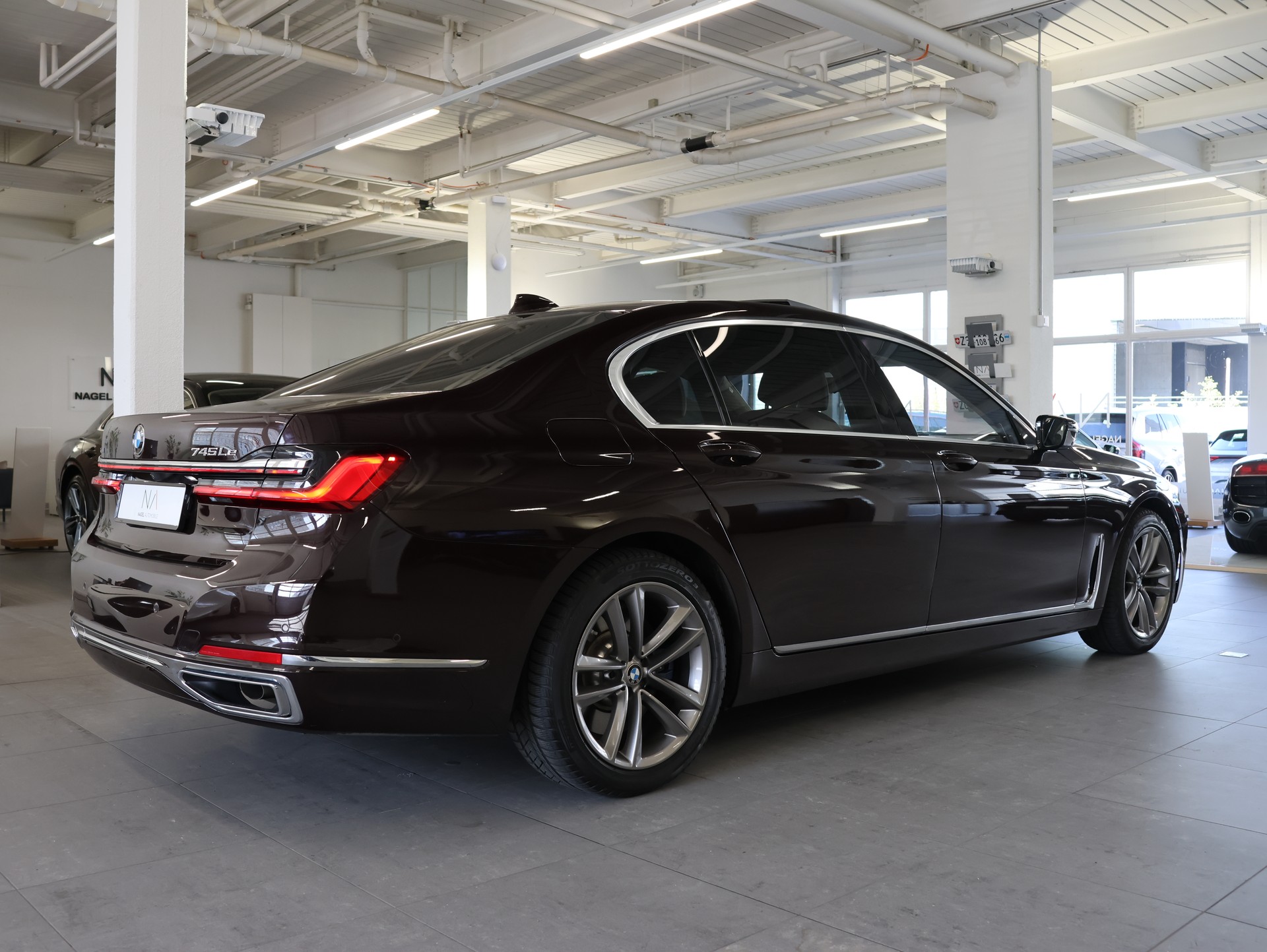 BMW 745Le xDrive Steptronic *MASSAGESITZE* *BOWERS & WILKINS DIAMONDS* *SKY LOUNGE*-image-5