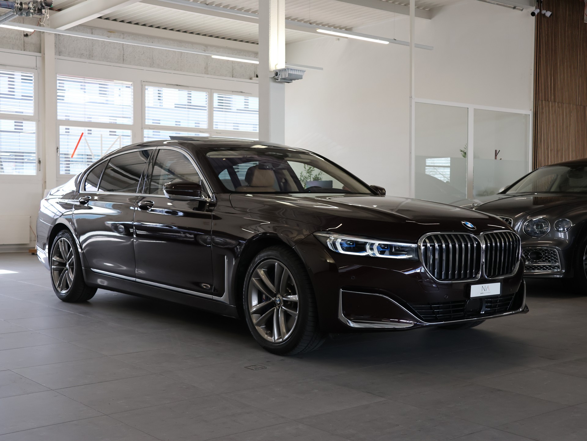 BMW 745Le xDrive Steptronic *MASSAGESITZE* *BOWERS & WILKINS DIAMONDS* *SKY LOUNGE*-showroom-element-1