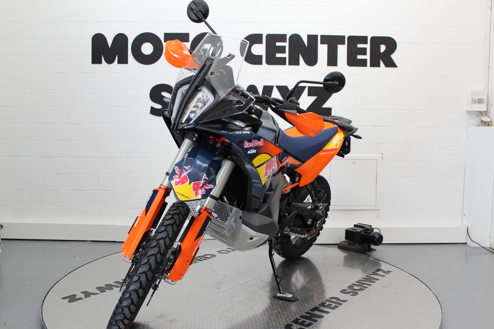KTM 890 Adventure R Rally-image-3