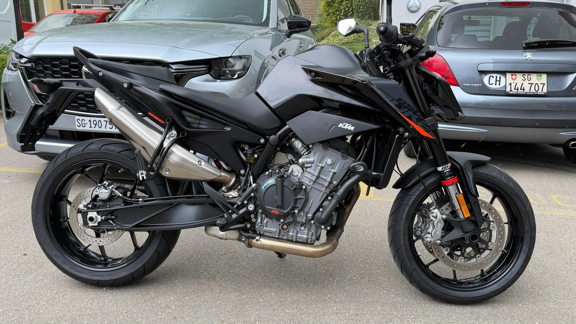 KTM 890 Duke-image-0