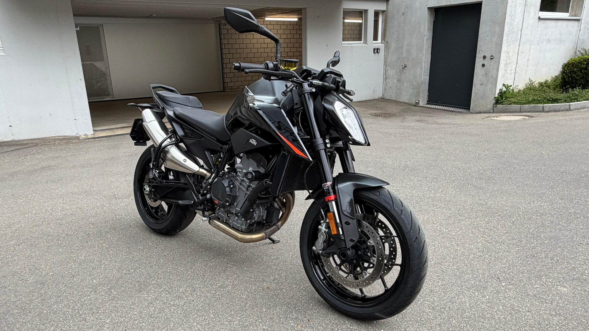 KTM 890 Duke-image-3