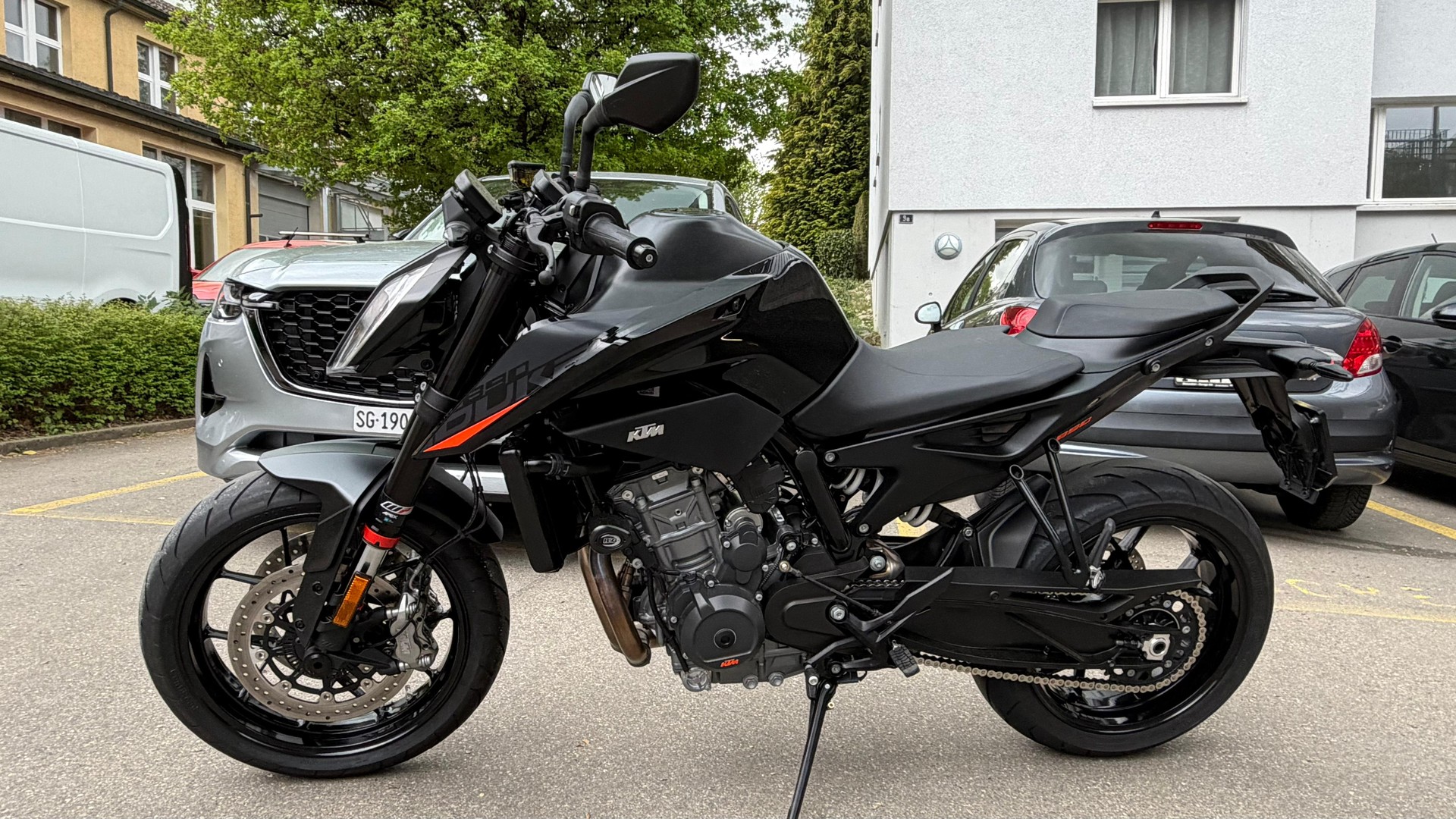 KTM 890 Duke-image-1