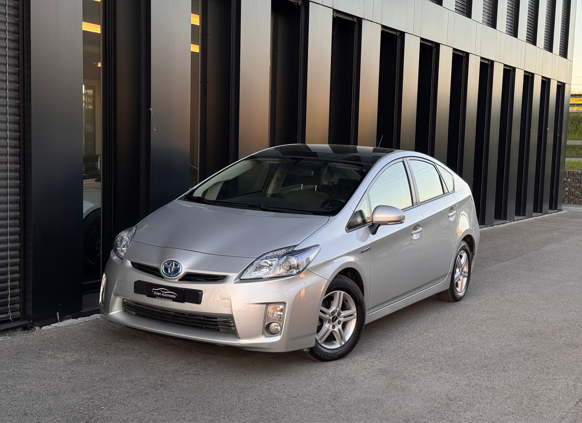 TOYOTA Prius 1.8 16V HSD Sol