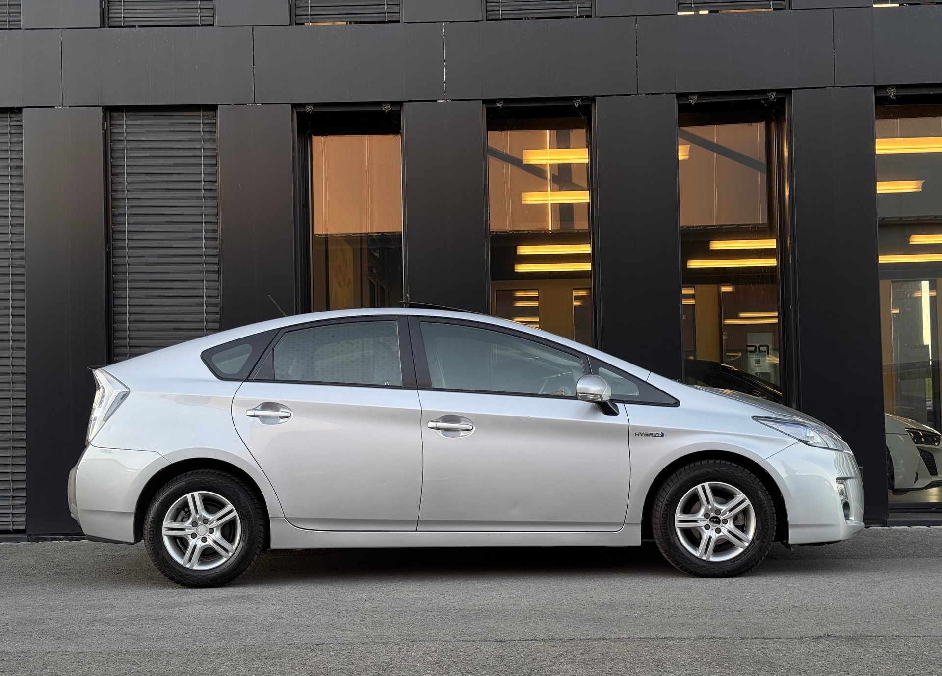 TOYOTA Prius 1.8 16V HSD Sol-image-8