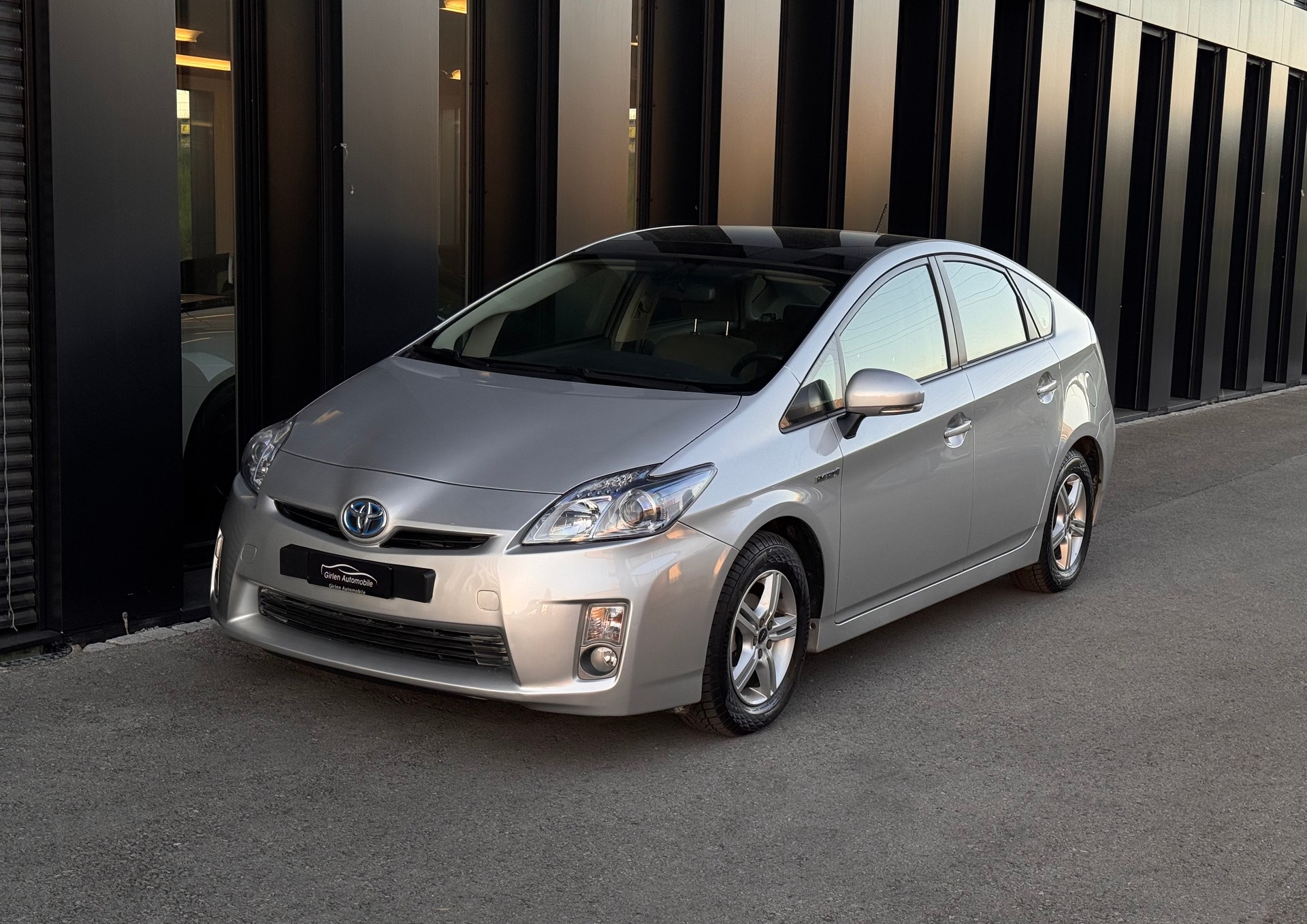 TOYOTA Prius 1.8 16V HSD Sol-image-2
