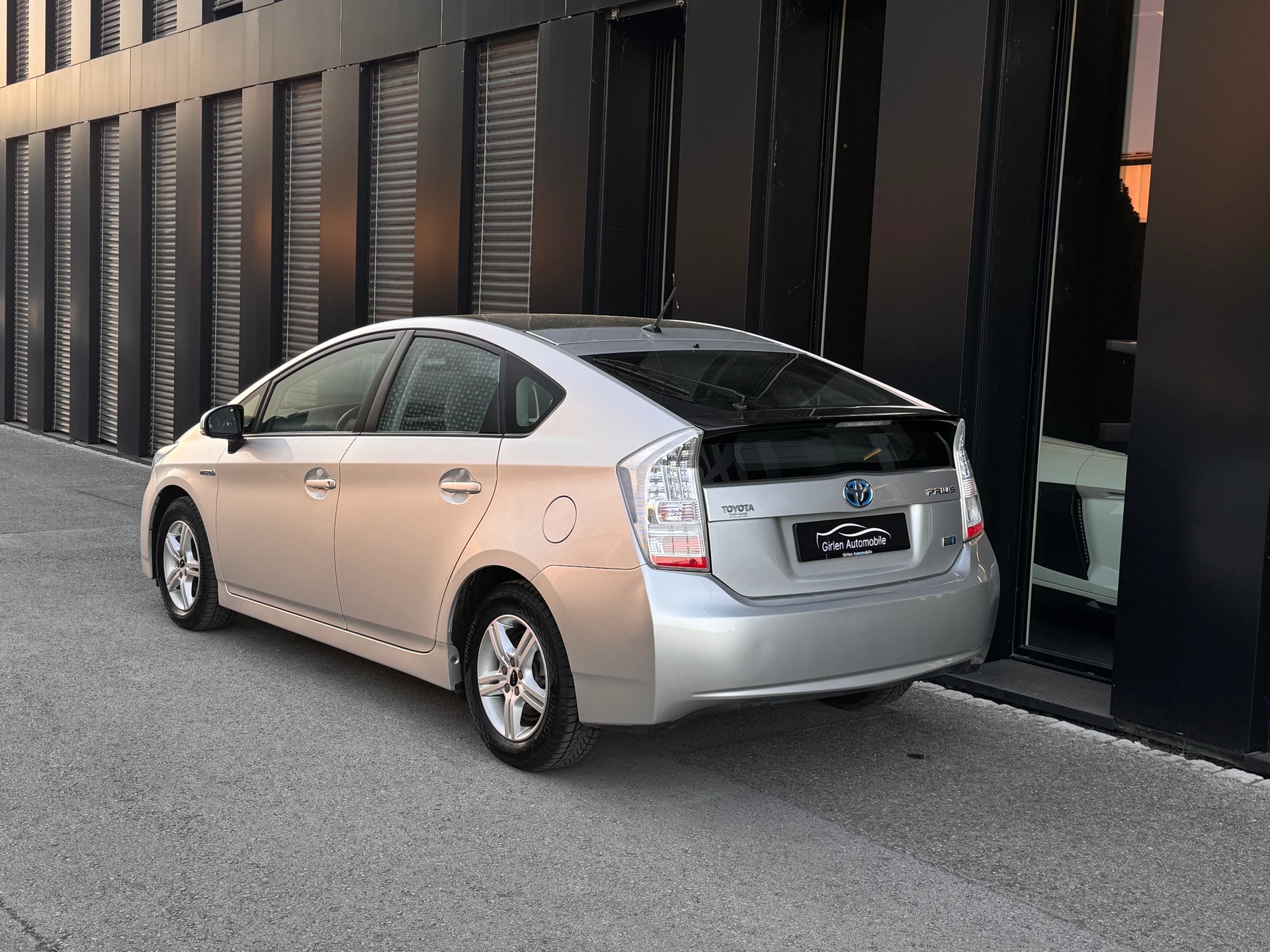 TOYOTA Prius 1.8 16V HSD Sol-image-4