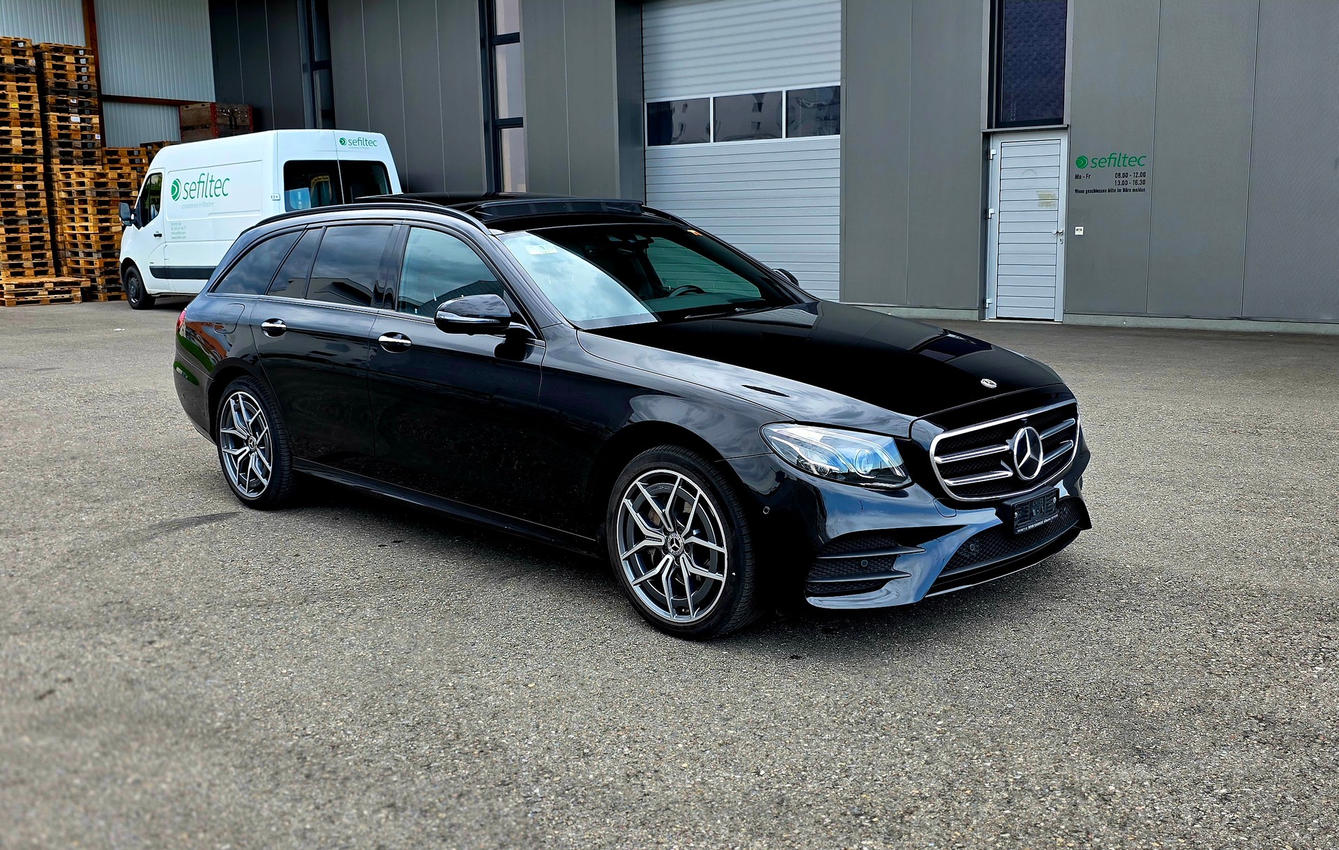 MERCEDES-BENZ E 220 d Swiss Star AMG Line 4Matic 9G-Tronic*VOLLAUSTATUNG*