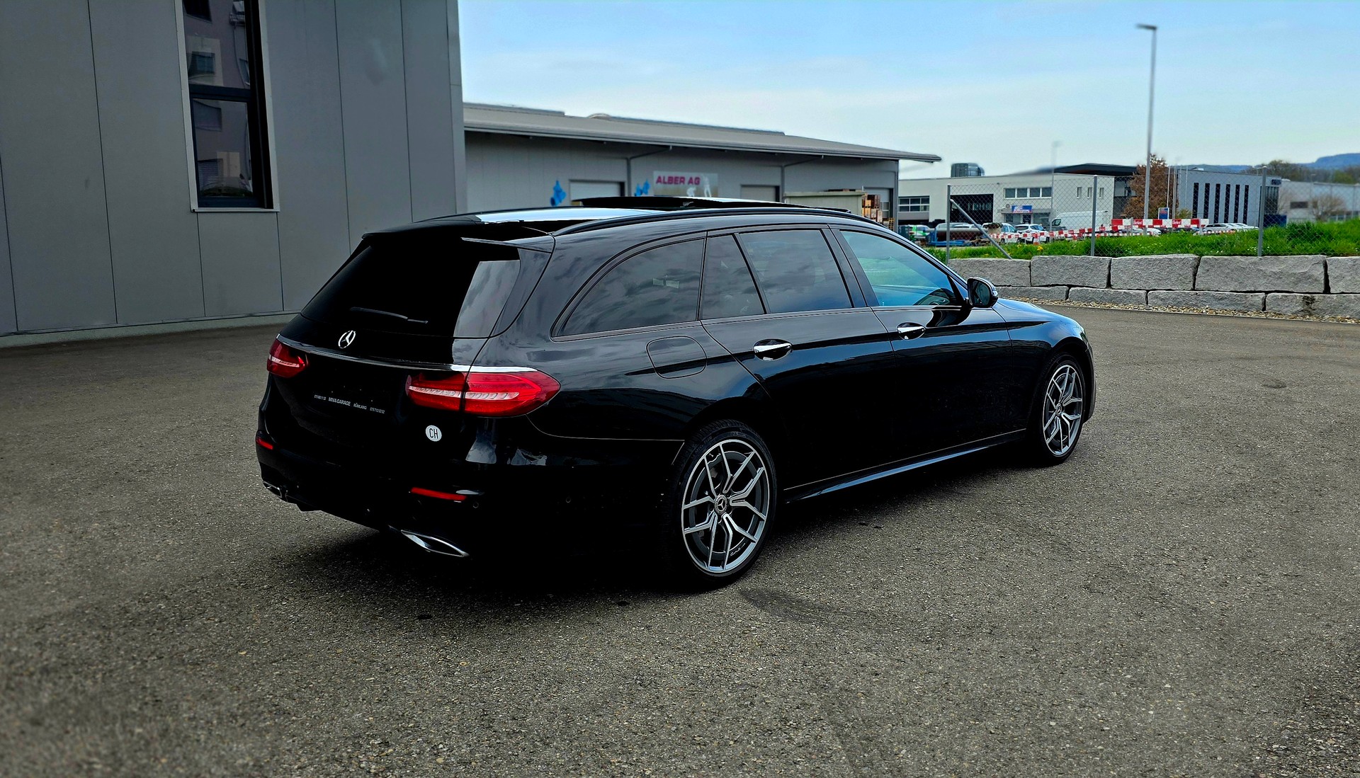 MERCEDES-BENZ E 220 d Swiss Star AMG Line 4Matic 9G-Tronic*VOLLAUSTATUNG*-showroom-element-2