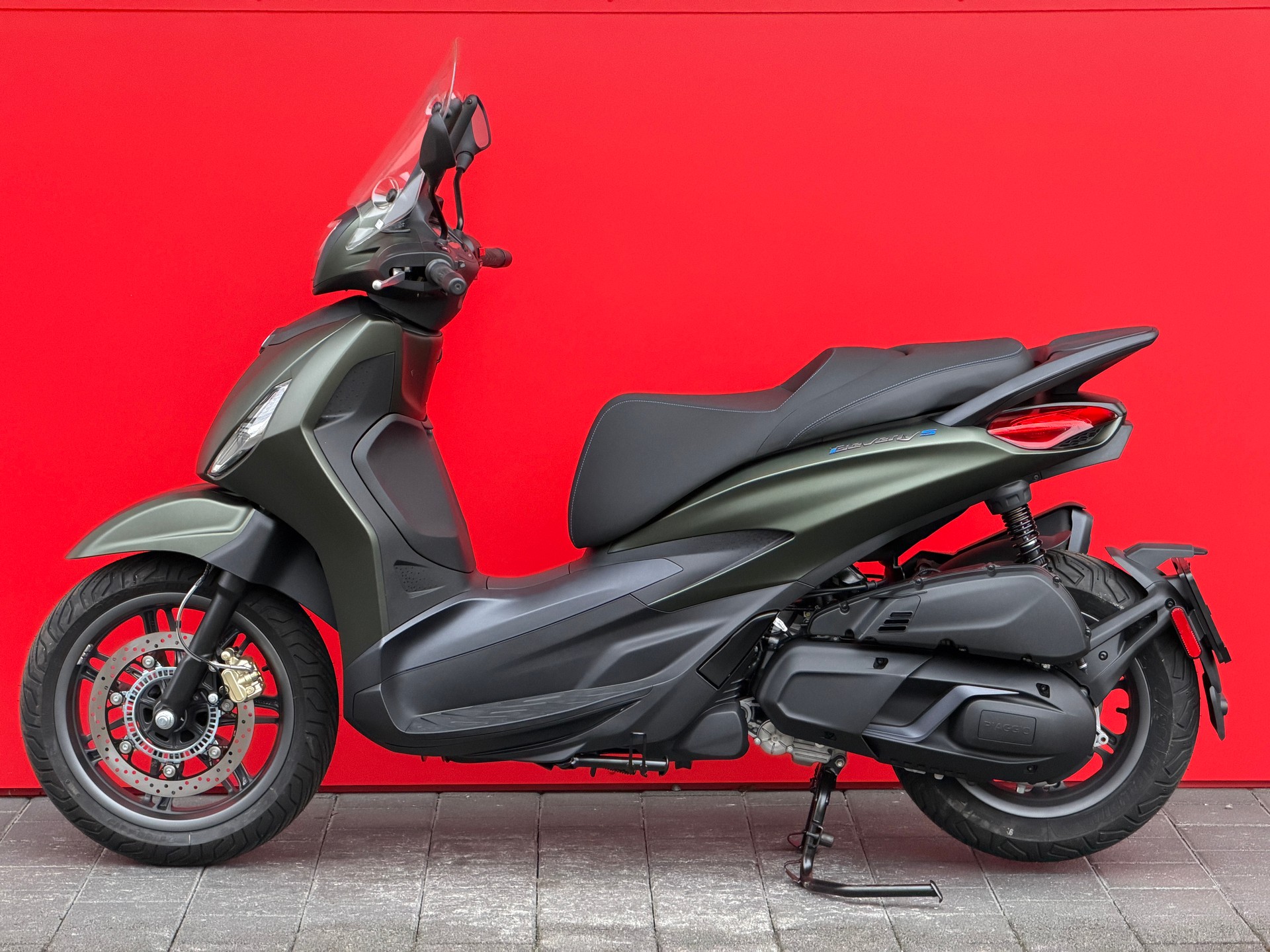 PIAGGIO Beverly 400 Sport E5+-image-1