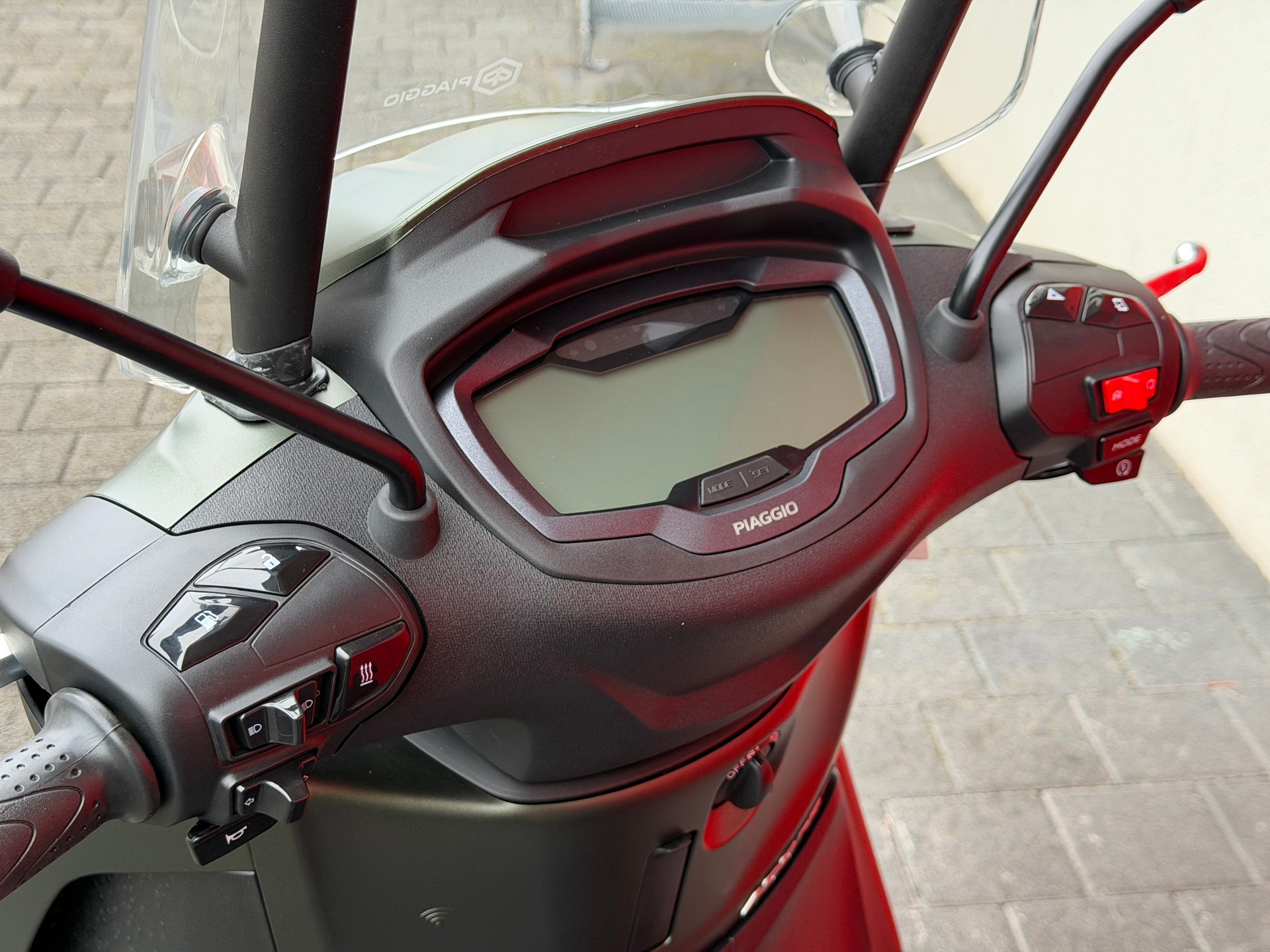 PIAGGIO Beverly 400 Sport E5+-image-7
