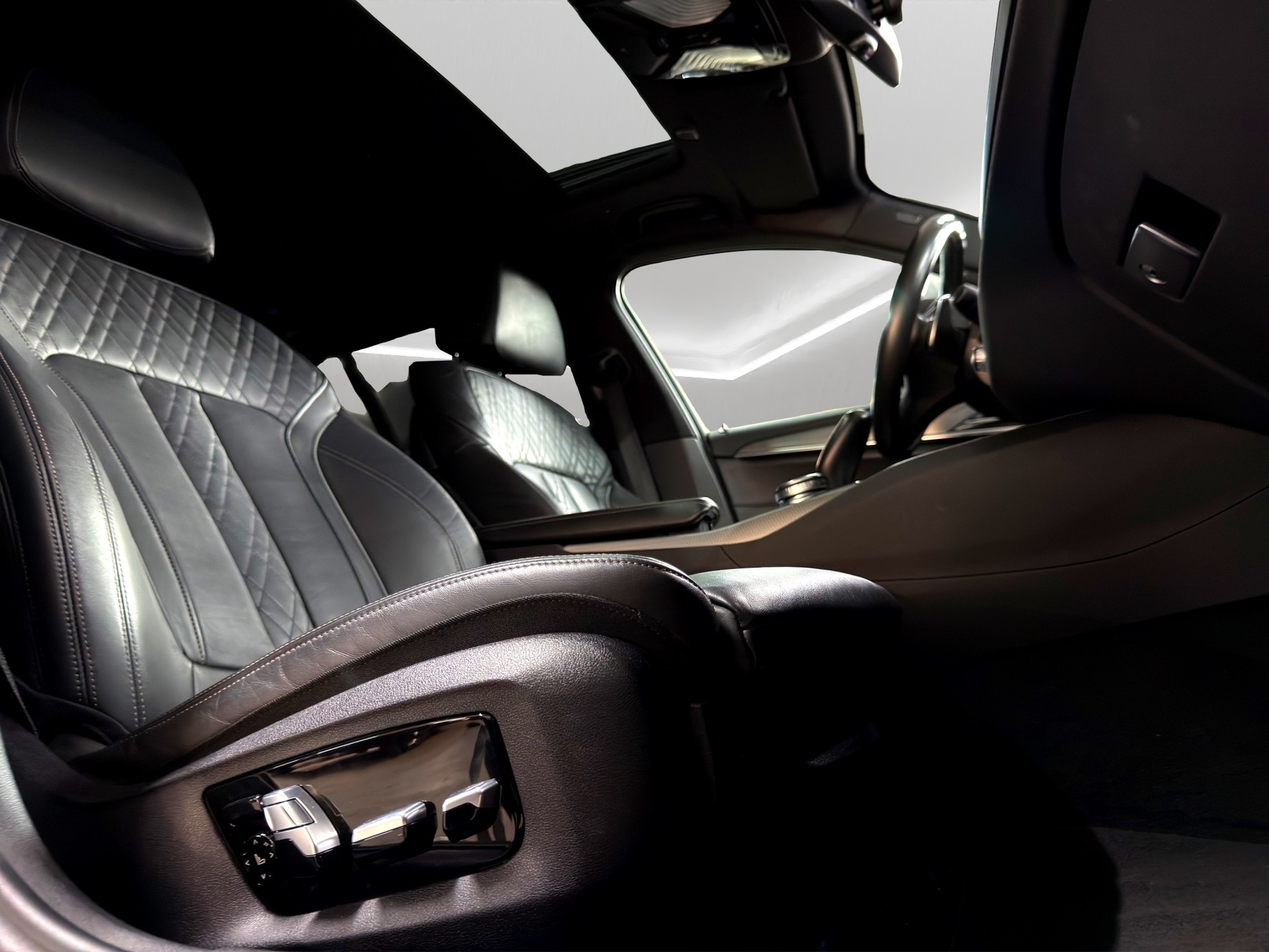 BMW 540i xDrive Touring M-Sportpaket Steptronic-image-14