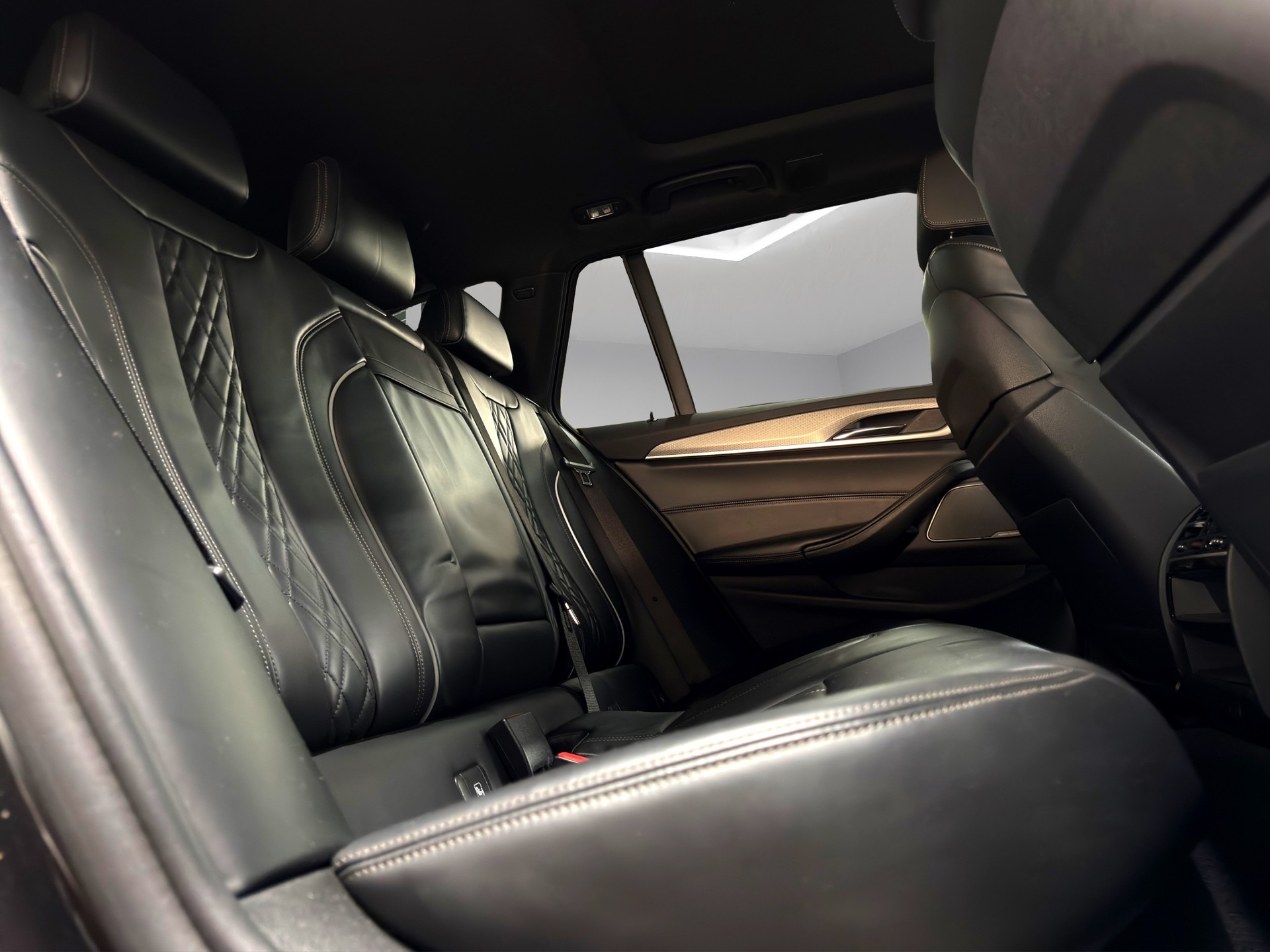 BMW 540i xDrive Touring M-Sportpaket Steptronic-image-16