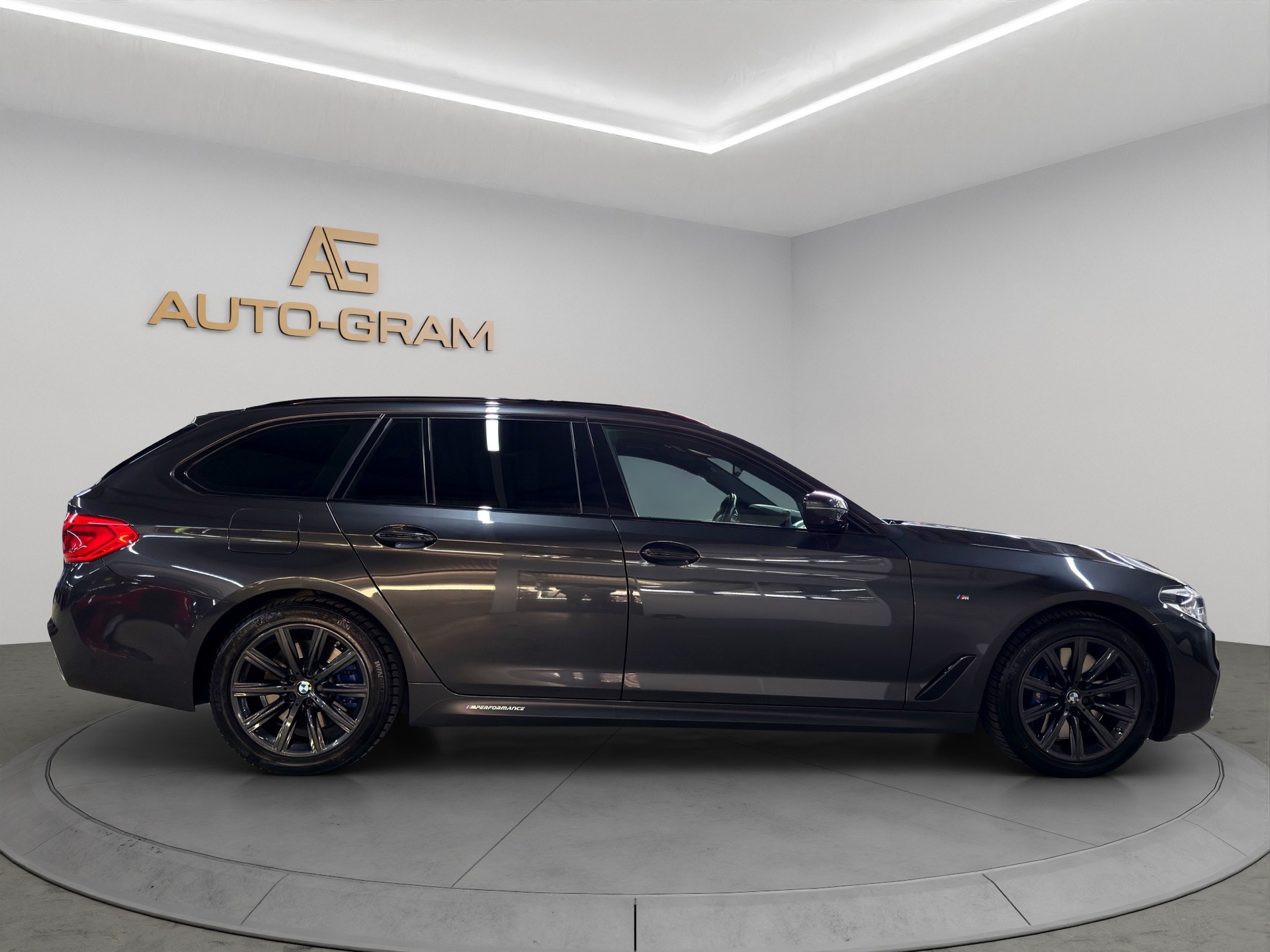 BMW 540i xDrive Touring M-Sportpaket Steptronic-image-5