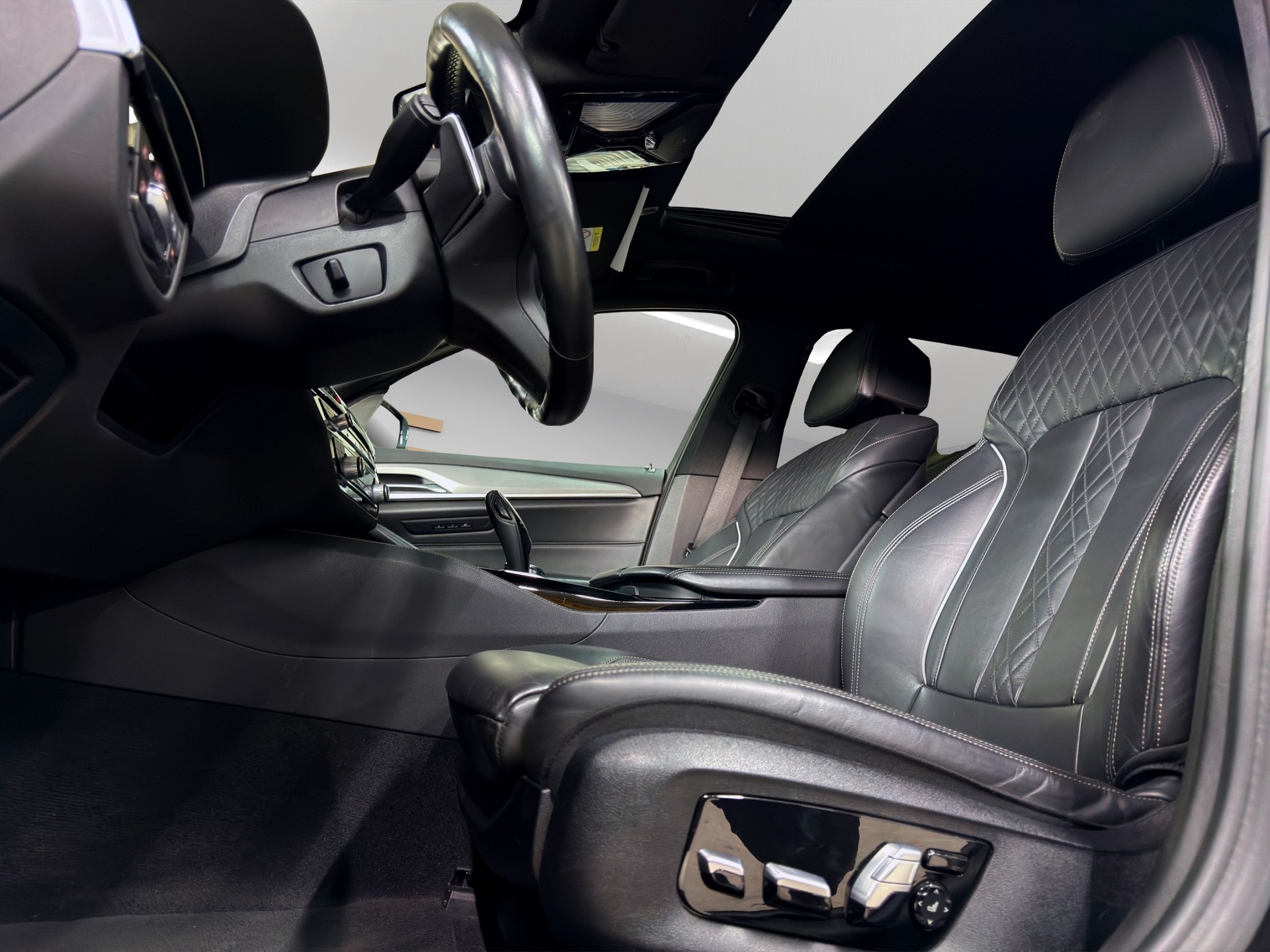 BMW 540i xDrive Touring M-Sportpaket Steptronic-image-13