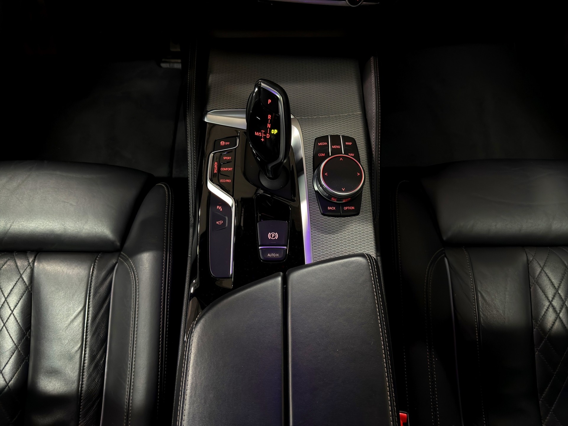 BMW 540i xDrive Touring M-Sportpaket Steptronic-image-21