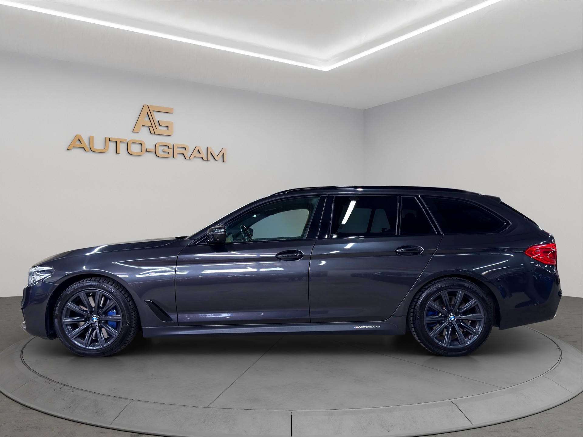 BMW 540i xDrive Touring M-Sportpaket Steptronic-showroom-element-1