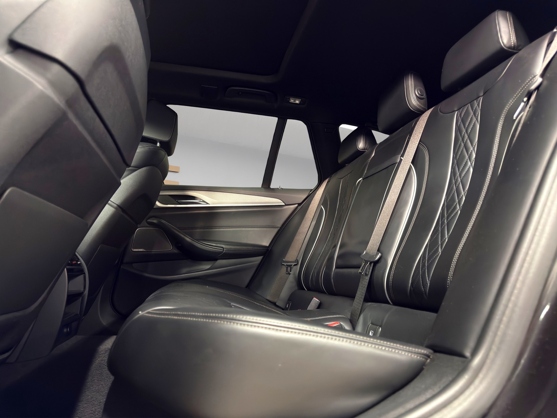BMW 540i xDrive Touring M-Sportpaket Steptronic-image-15