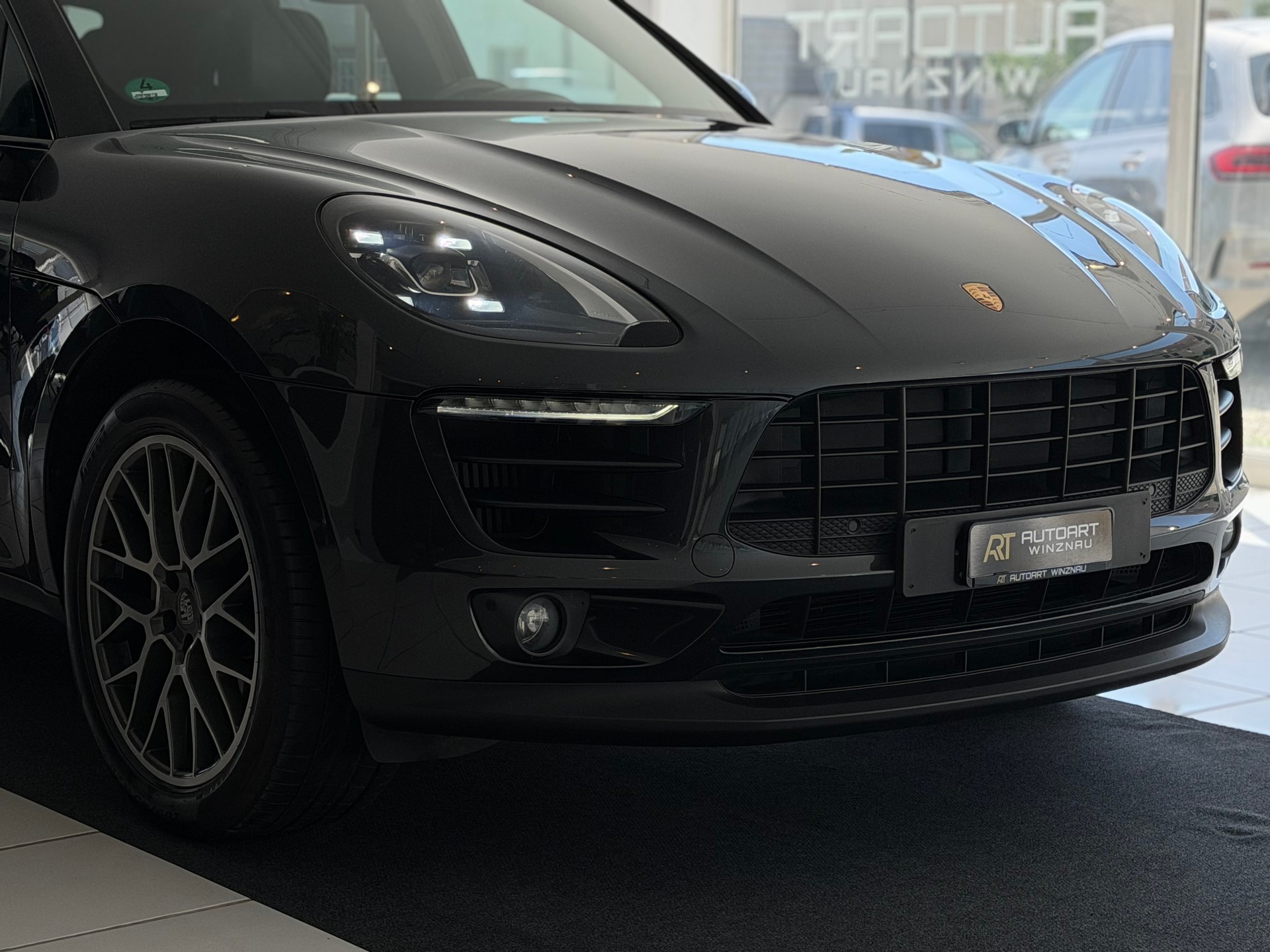 PORSCHE Macan S PDK-showroom-element-3