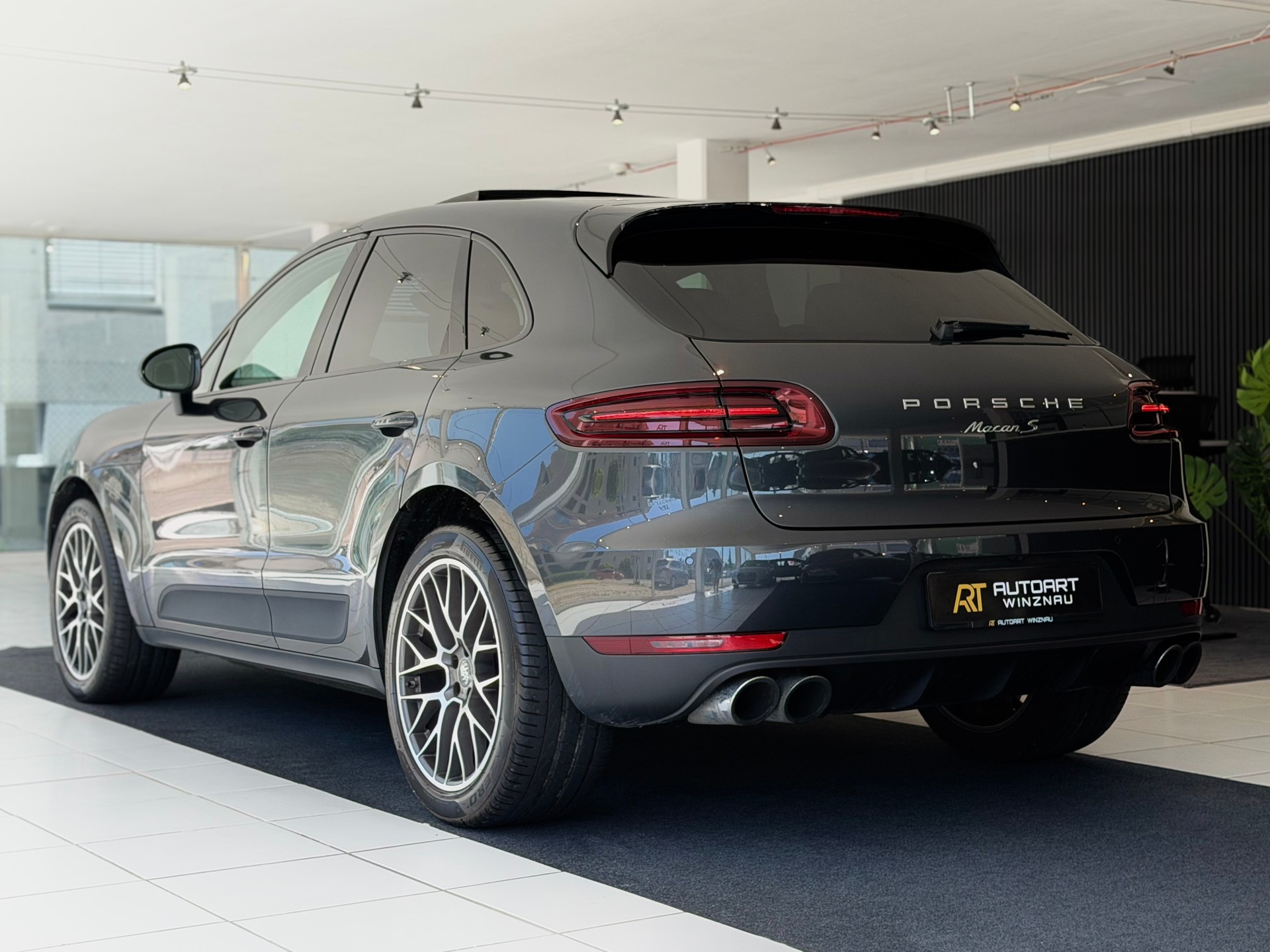 PORSCHE Macan S PDK-image-8