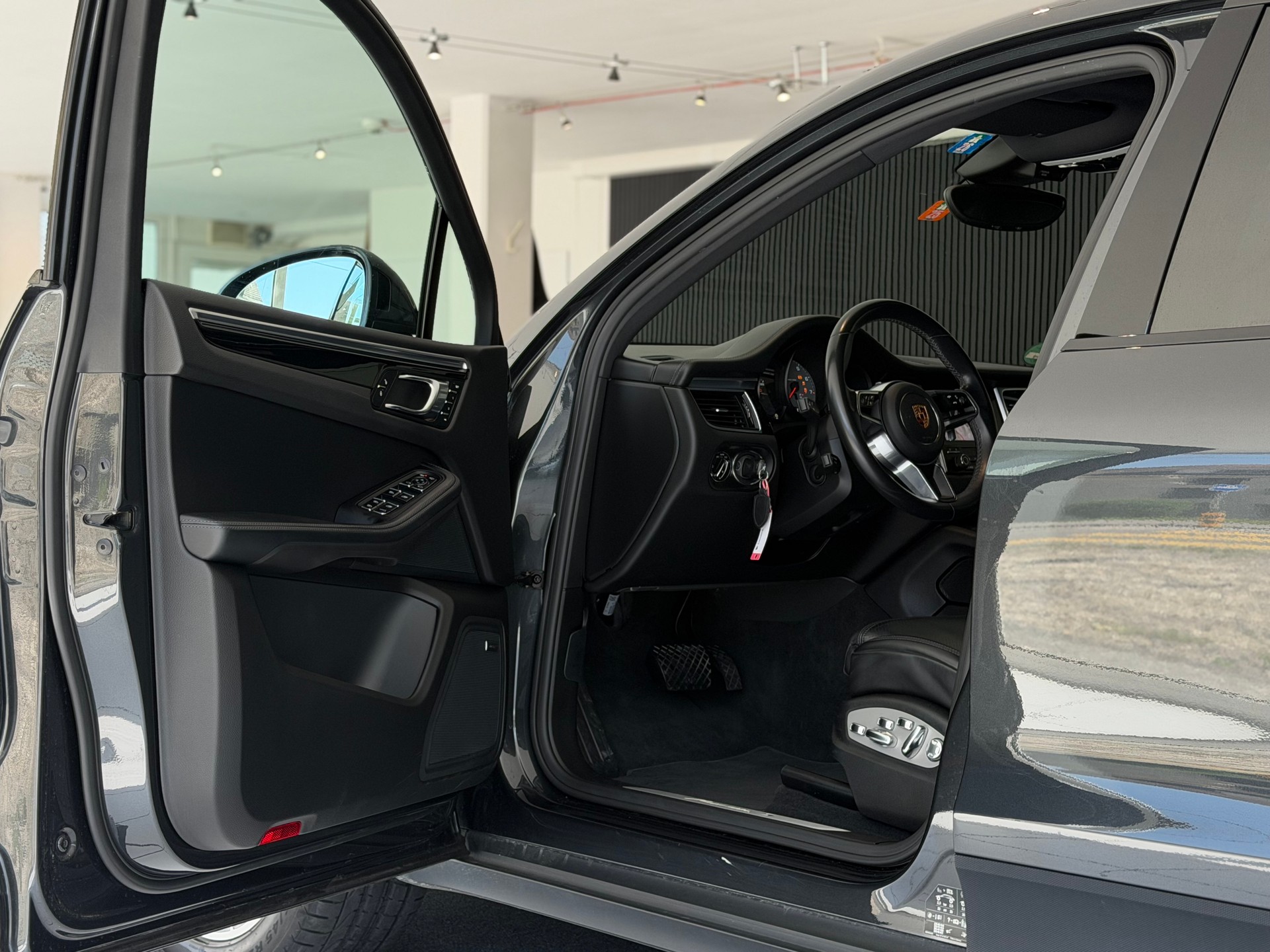 PORSCHE Macan S PDK-image-9