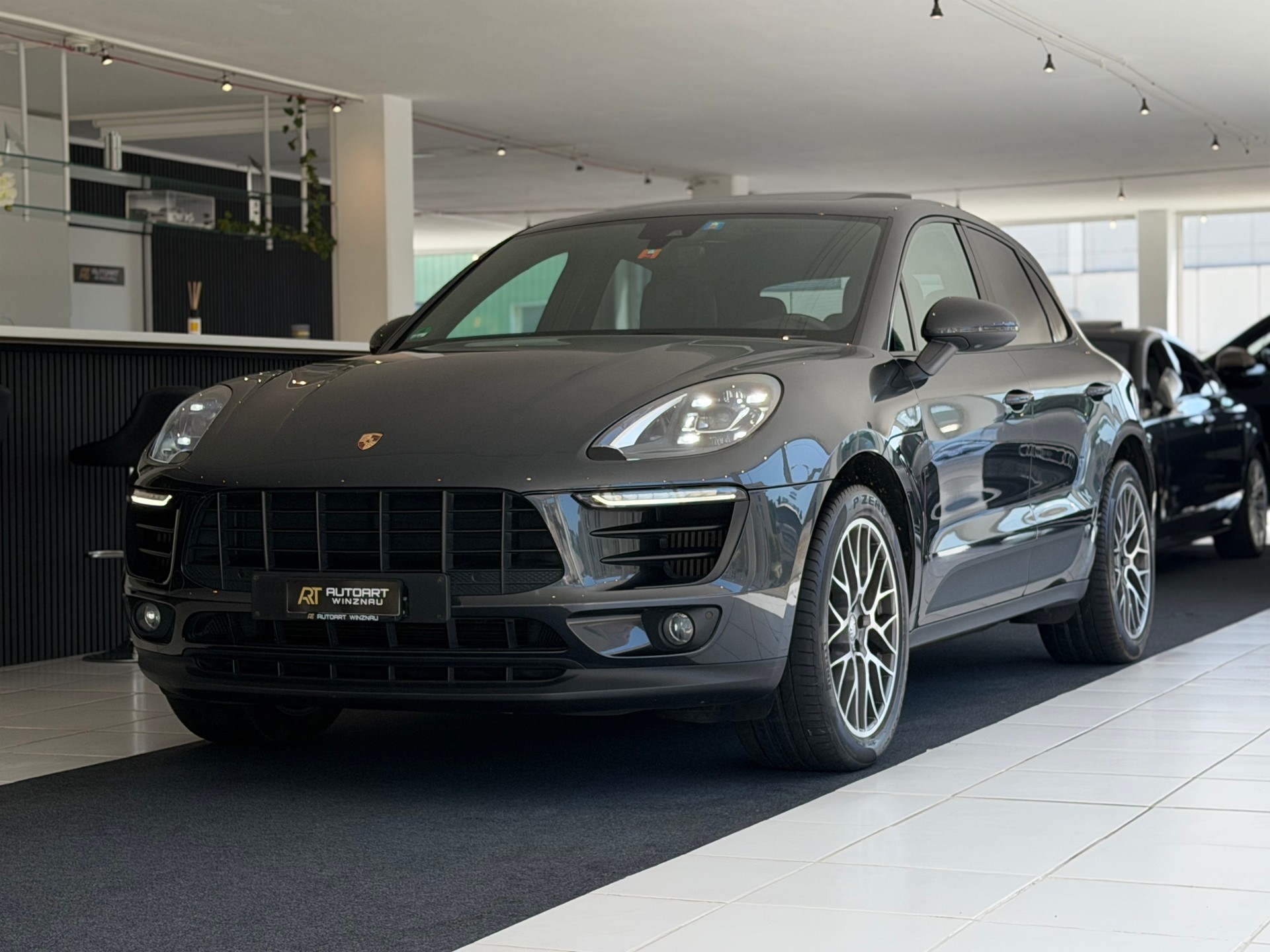 PORSCHE Macan S PDK