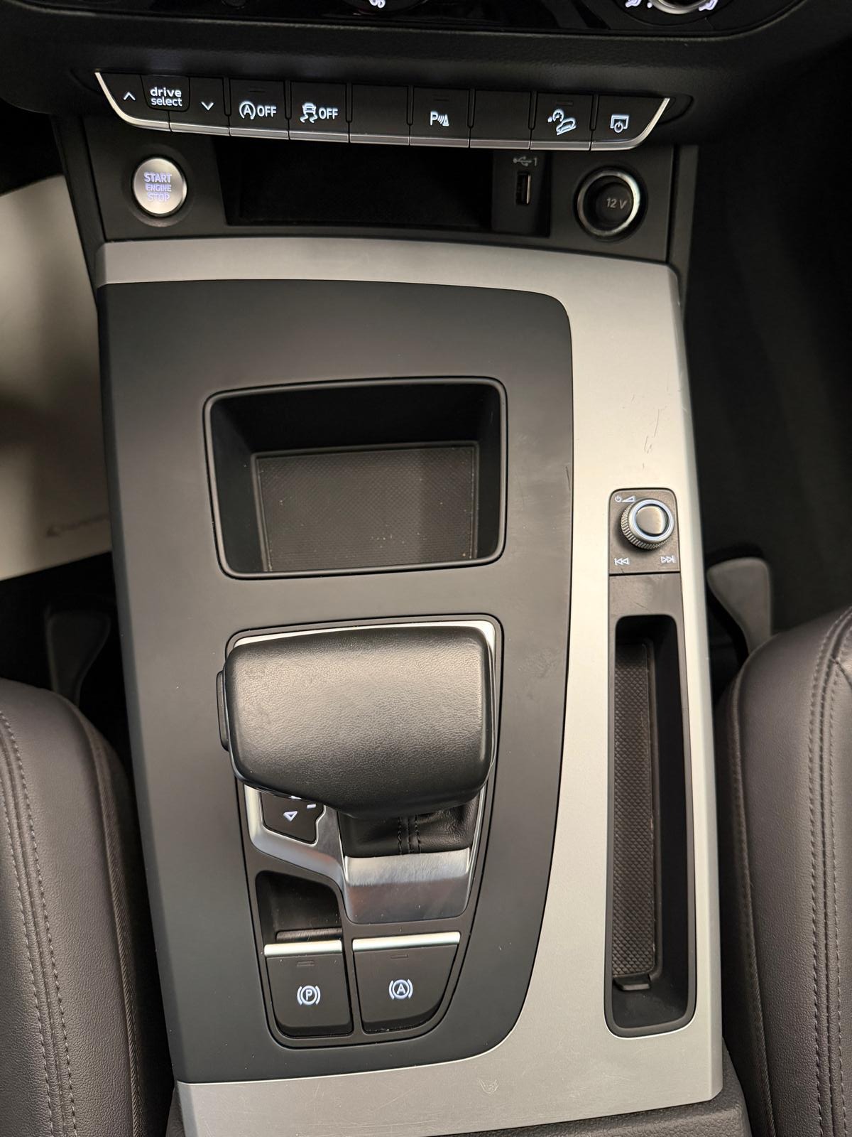 AUDI Q5 40 TDI quattro S-tronic-image-17