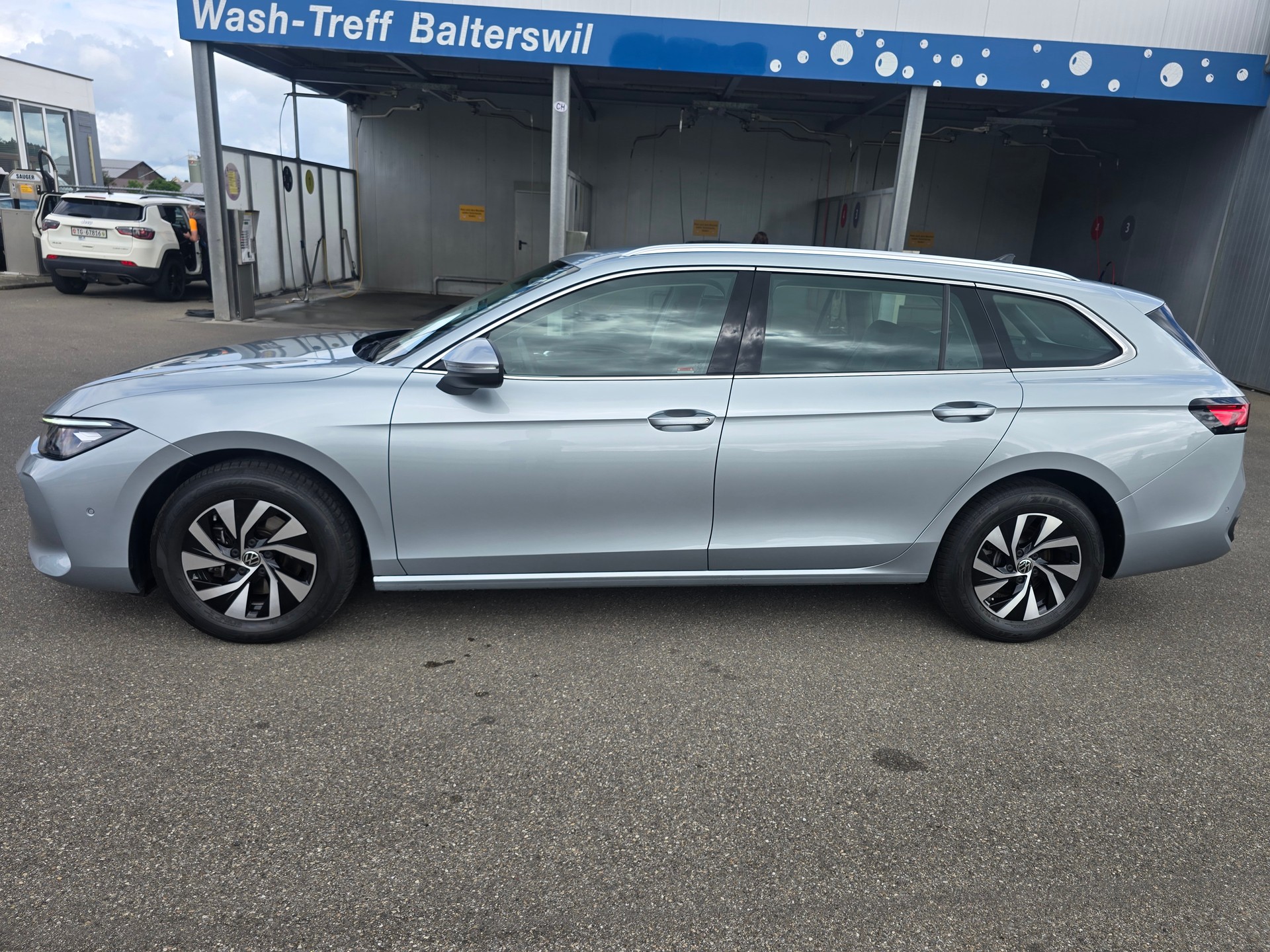 VW Passat Variant 2.0 TDI evo Business DSG-image-1