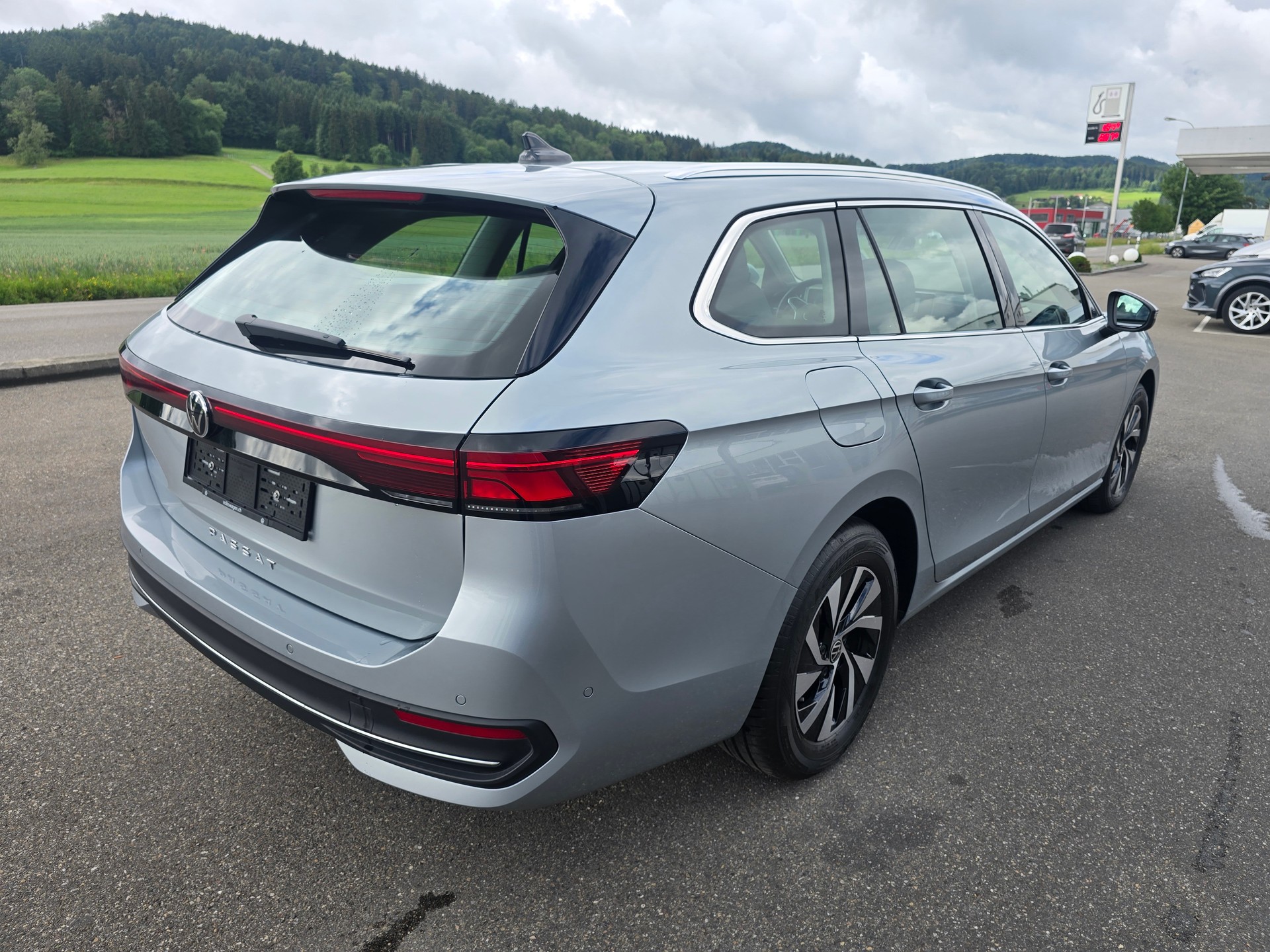 VW Passat Variant 2.0 TDI evo Business DSG-image-3