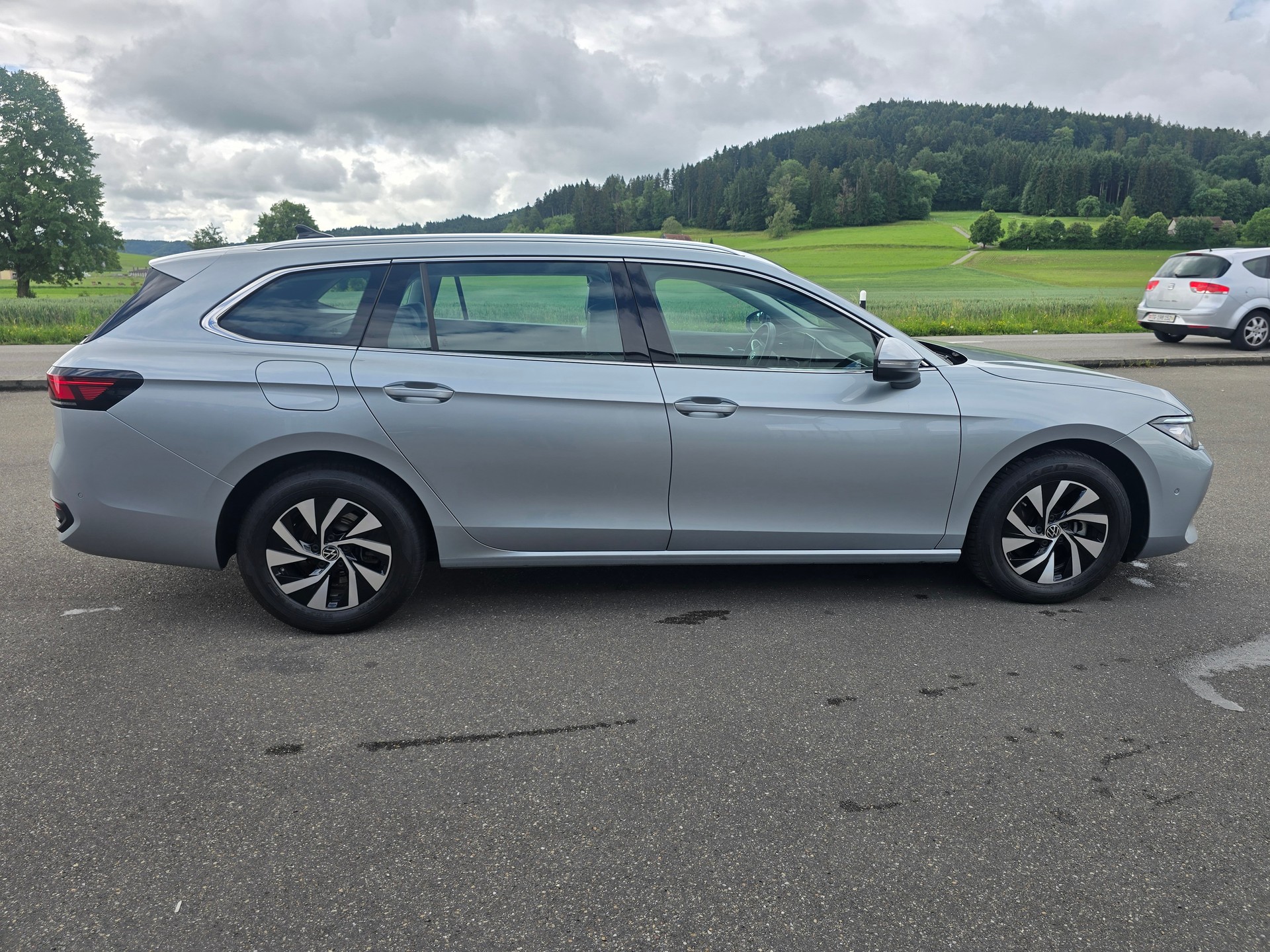 VW Passat Variant 2.0 TDI evo Business DSG-image-4