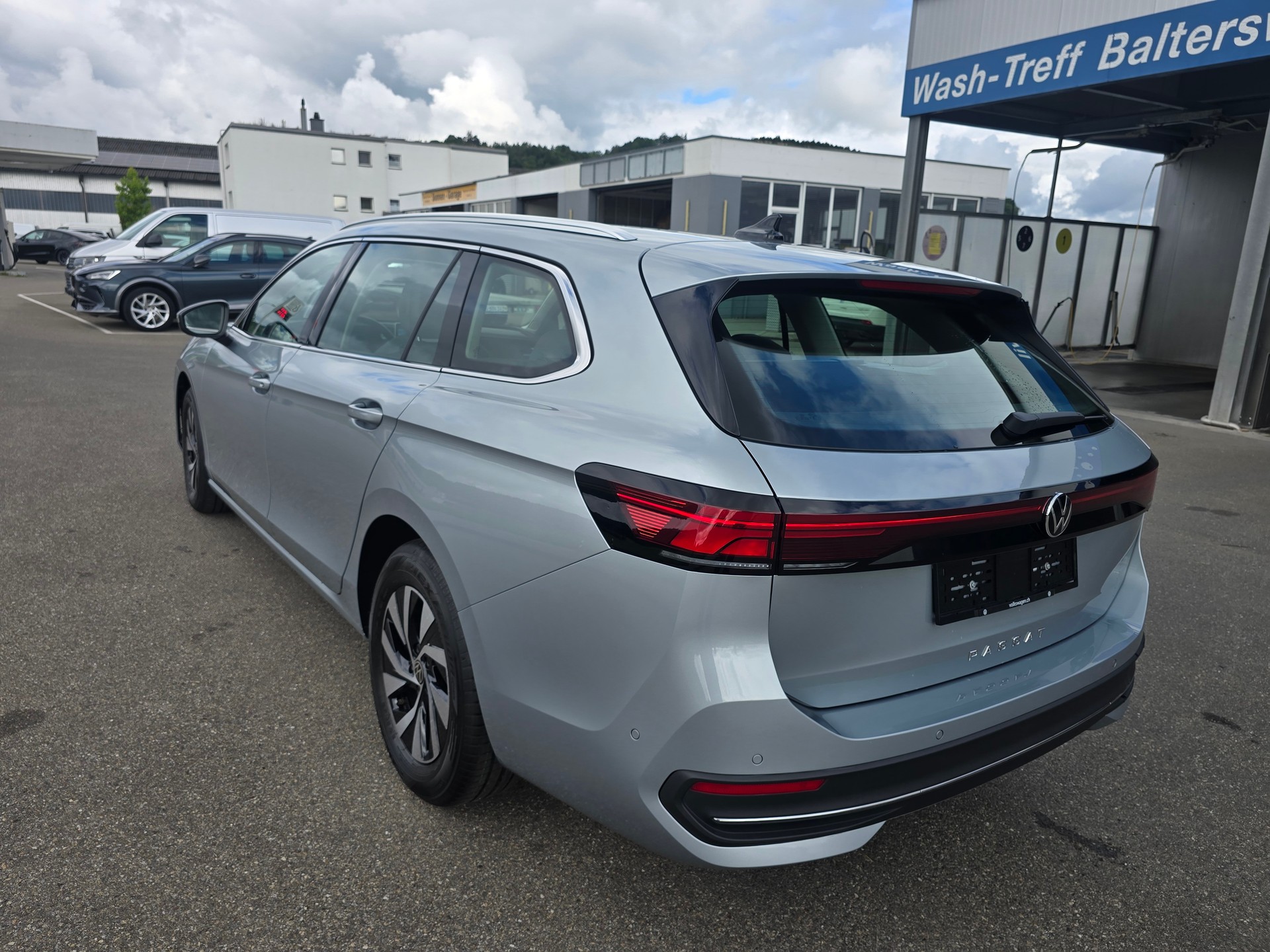 VW Passat Variant 2.0 TDI evo Business DSG-image-2