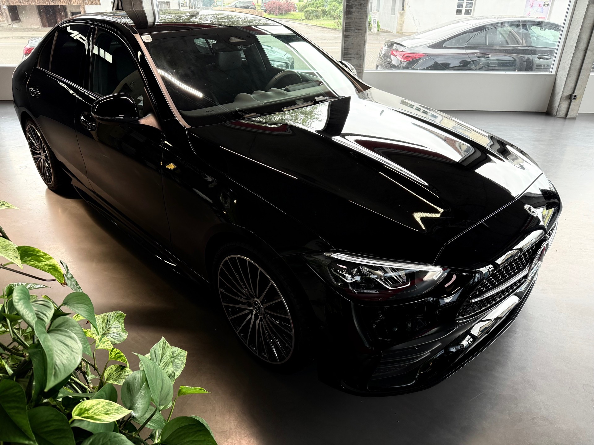 MERCEDES-BENZ C 200 AMG Line-showroom-element-2