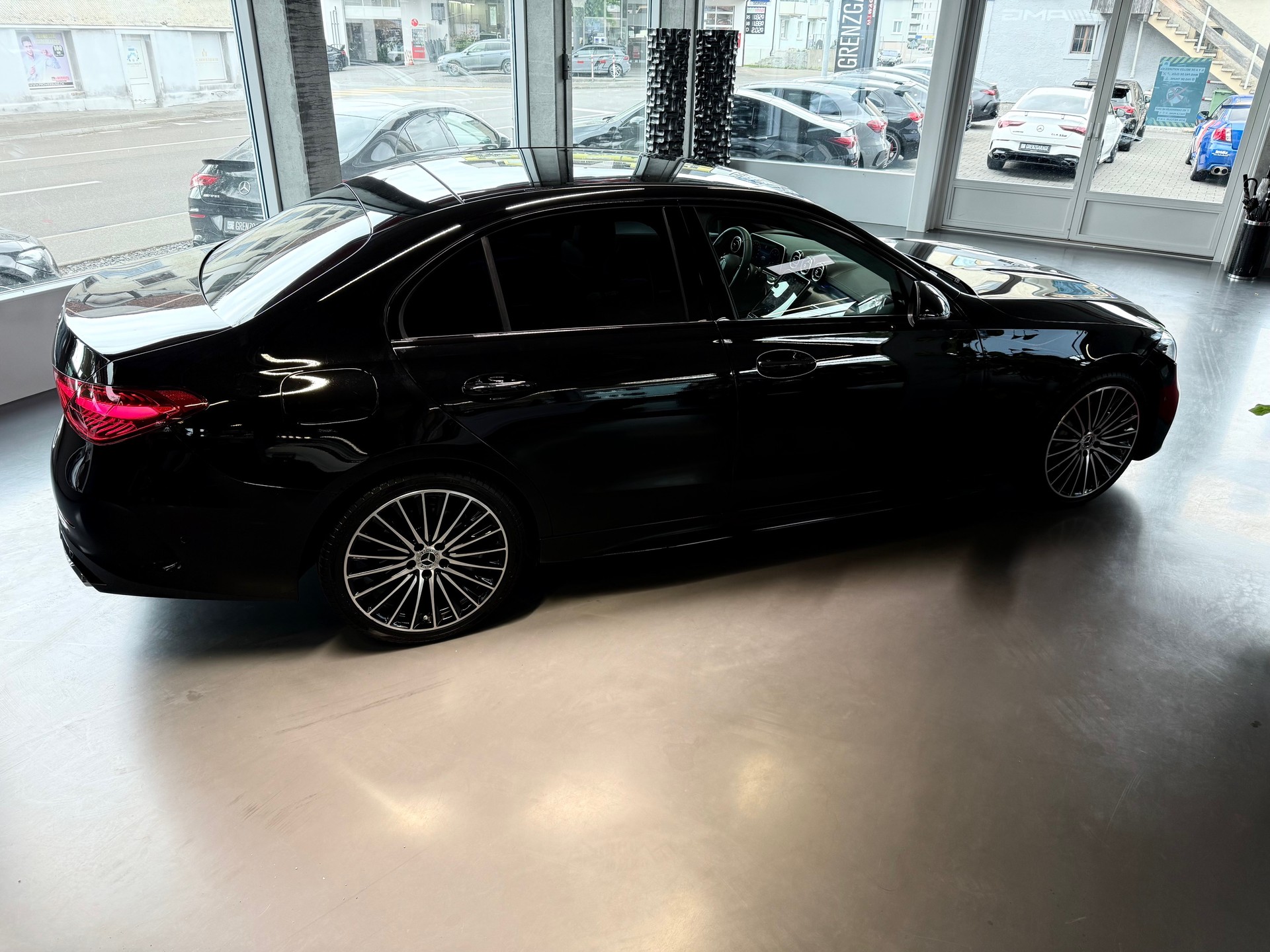MERCEDES-BENZ C 200 AMG Line-image-5