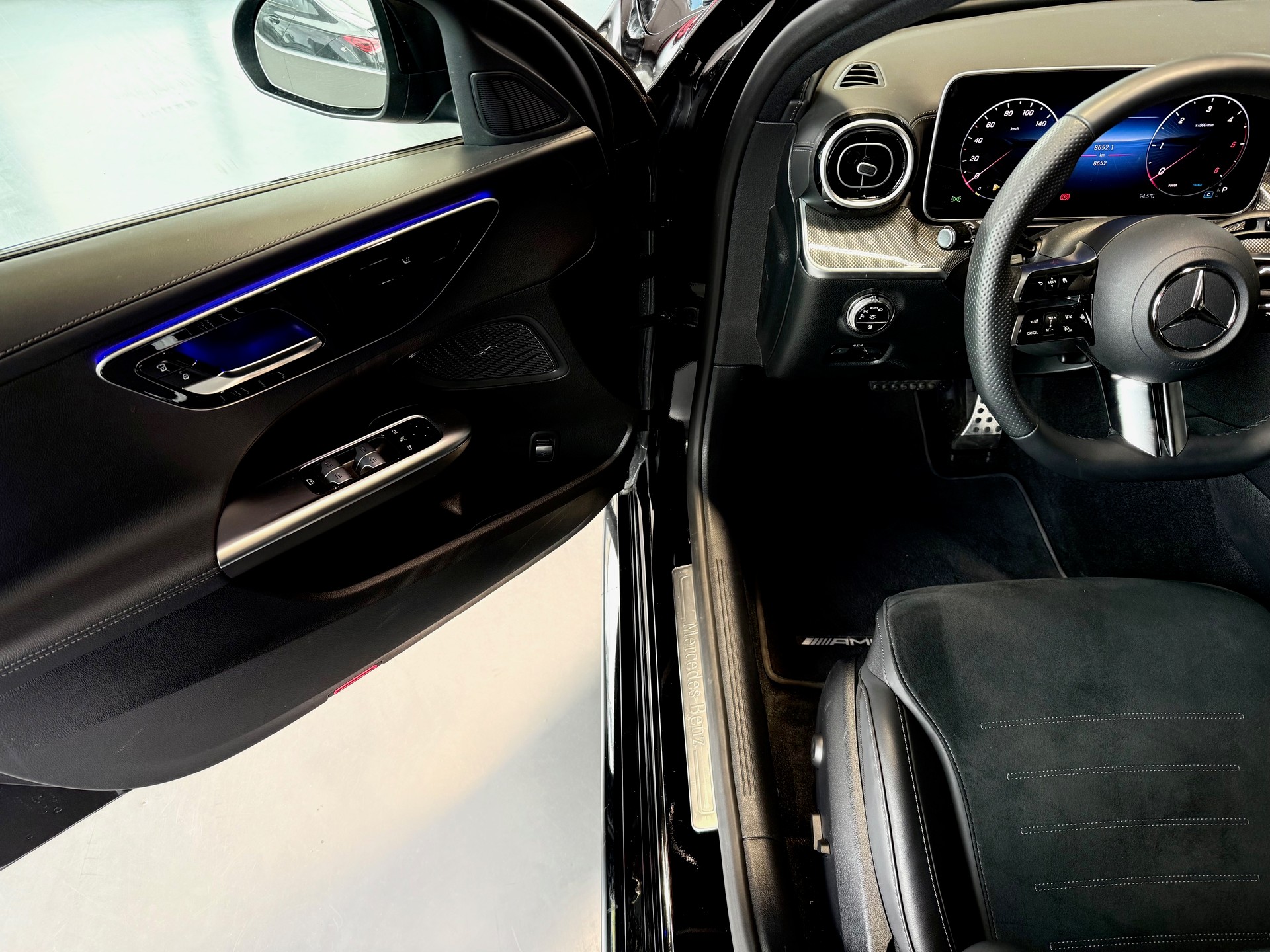 MERCEDES-BENZ C 200 AMG Line-image-8