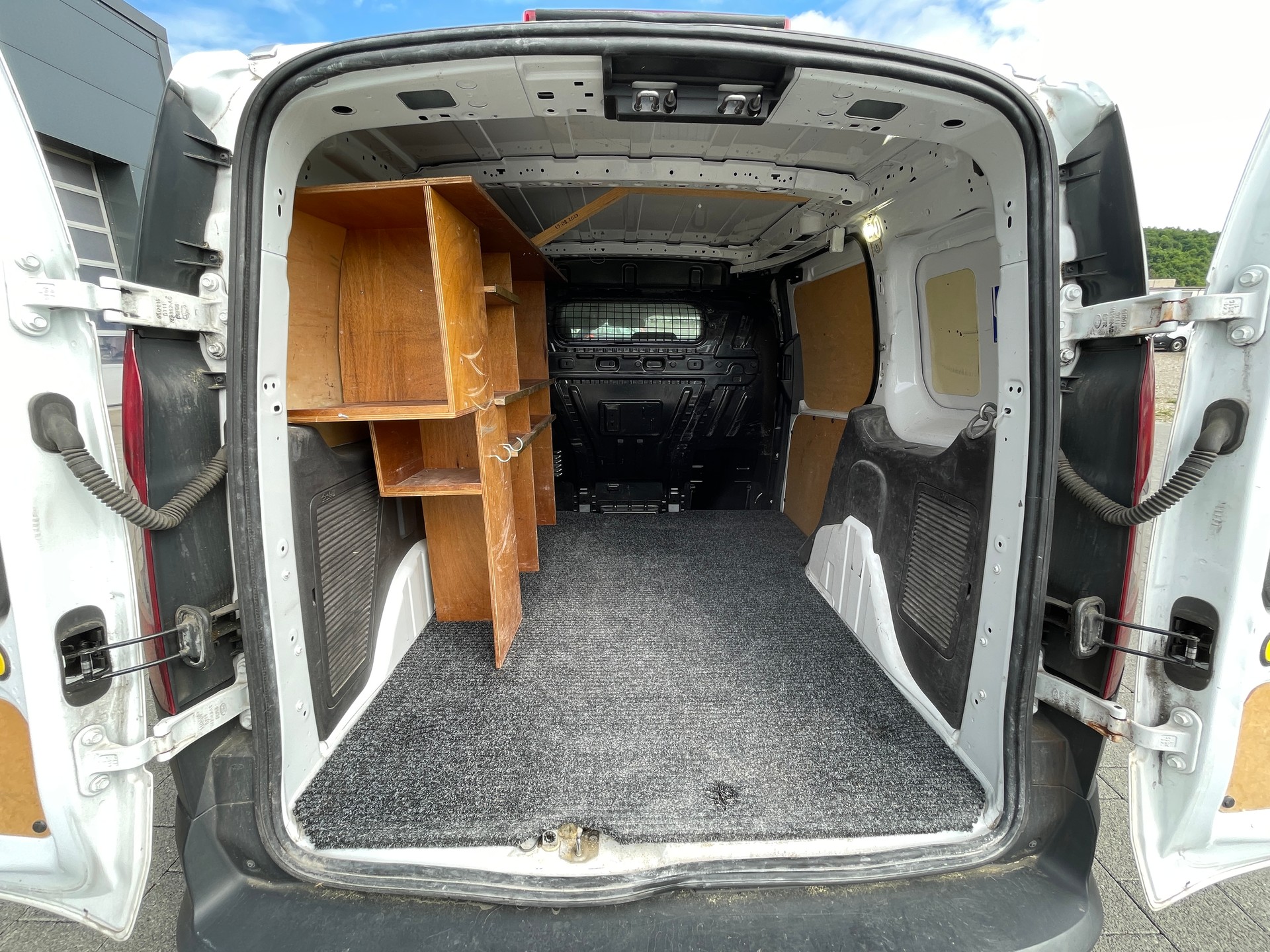 FORD Transit Connect Van T200 1.5 Eco Blue Trend-image-11