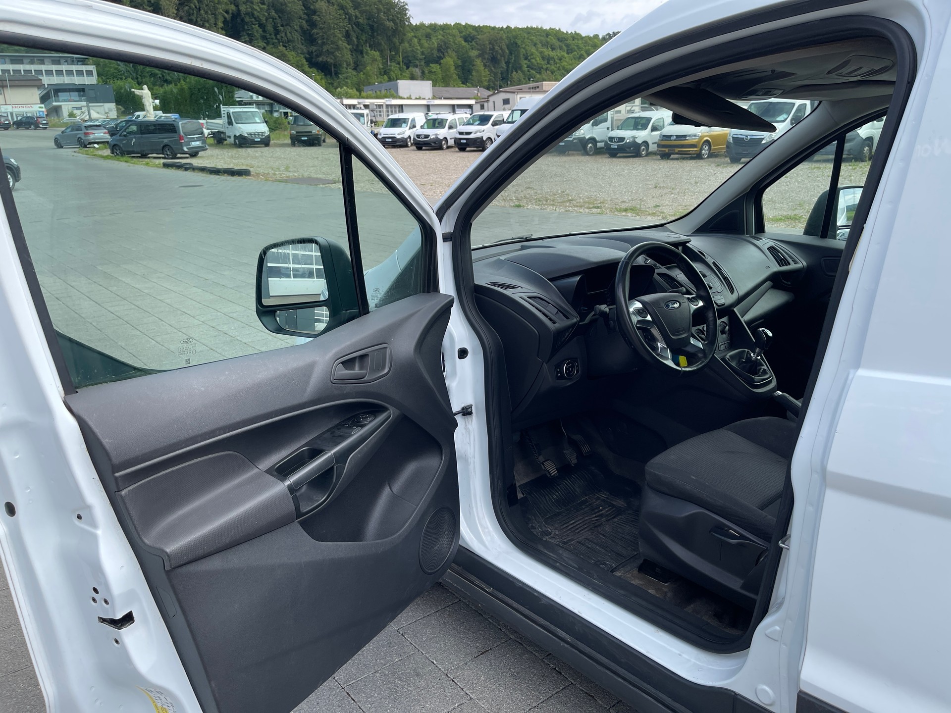 FORD Transit Connect Van T200 1.5 Eco Blue Trend-image-6