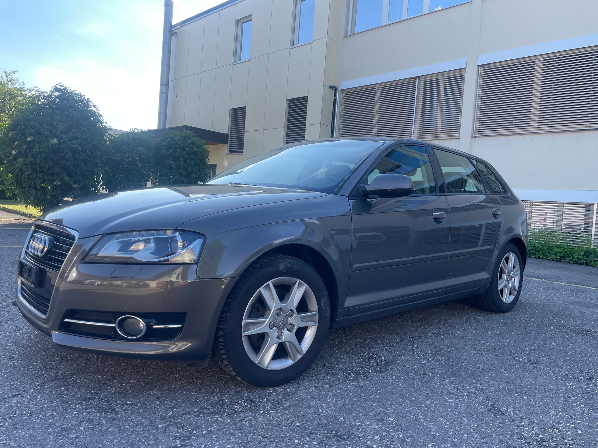 AUDI A3 Sportback 1.8 TFSI Ambiente S-tronic-image-2