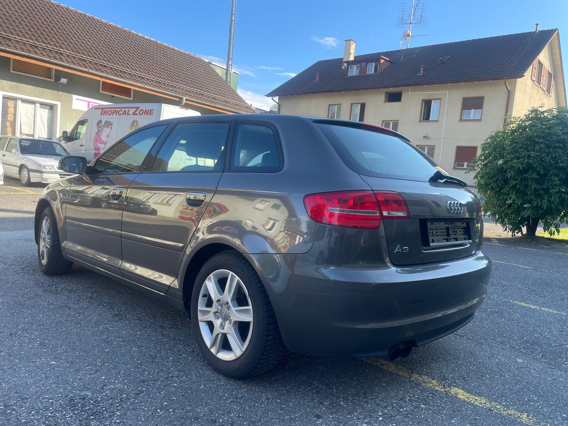AUDI A3 Sportback 1.8 TFSI Ambiente S-tronic-image-5