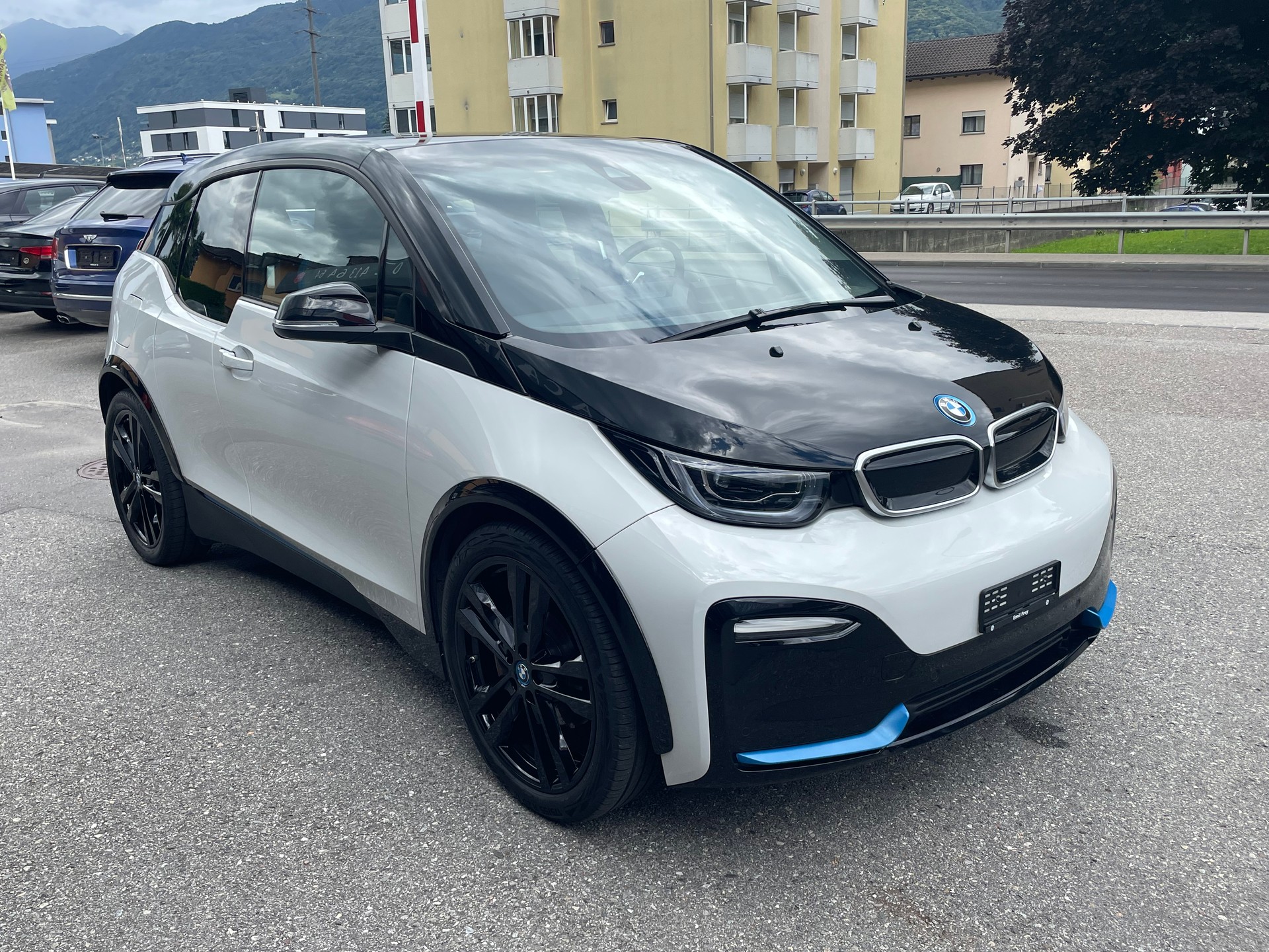 BMW i3s (120Ah)-image-12