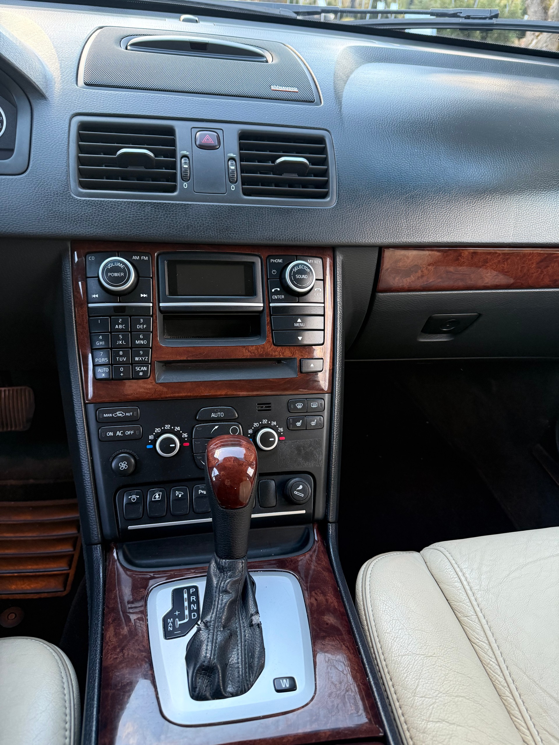 VOLVO XC90 V8 AWD Executive Geartronic-image-12